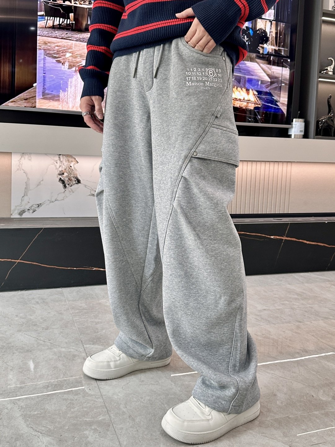 · 马吉拉 2025秋冬最新系列男士加厚休闲裤！内里加绒，非常保暖，北方的宝子们赶紧备上！采用客供弹力柔