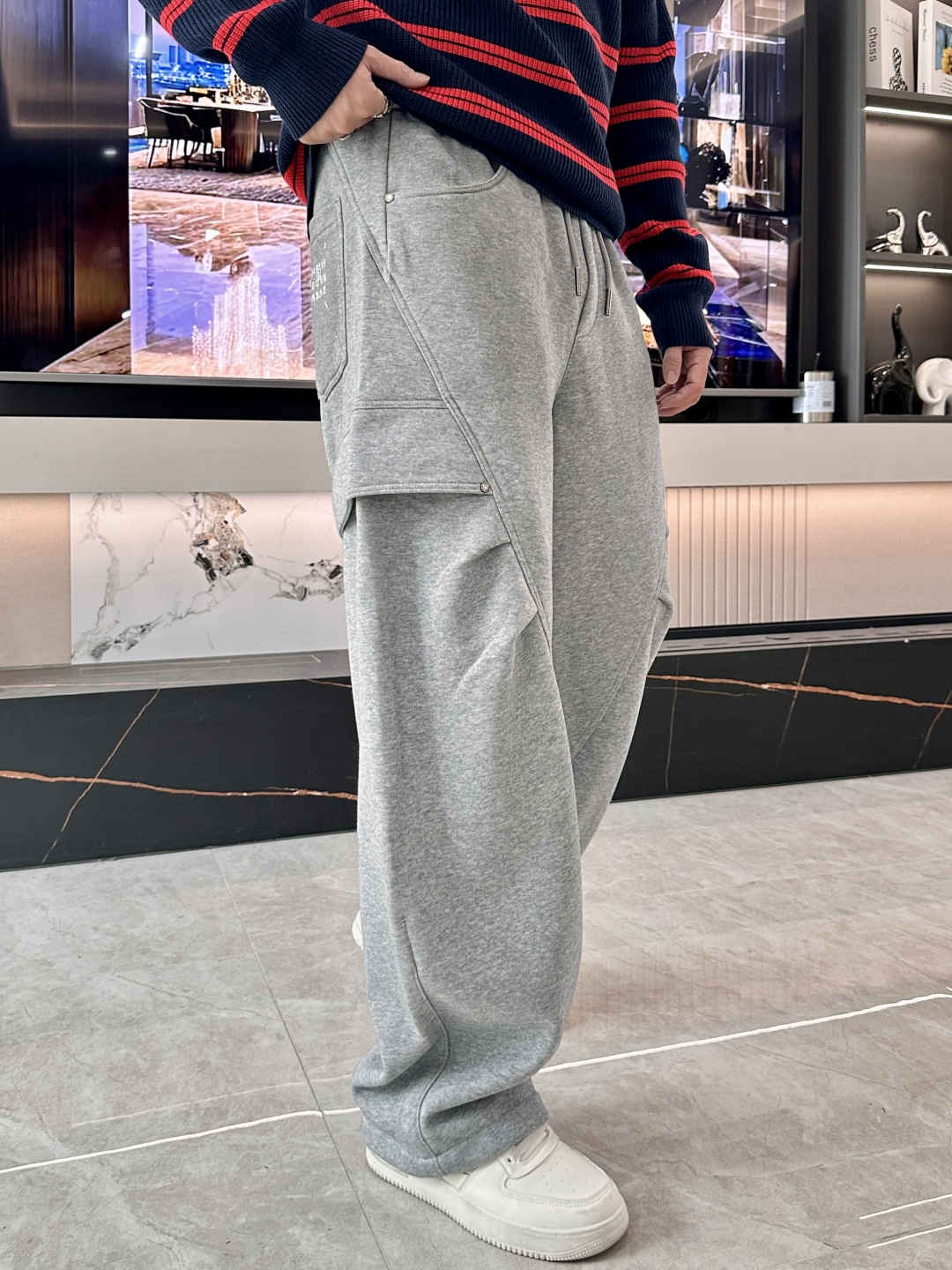 · 马吉拉 2025秋冬最新系列男士加厚休闲裤！内里加绒，非常保暖，北方的宝子们赶紧备上！采用客供弹力柔