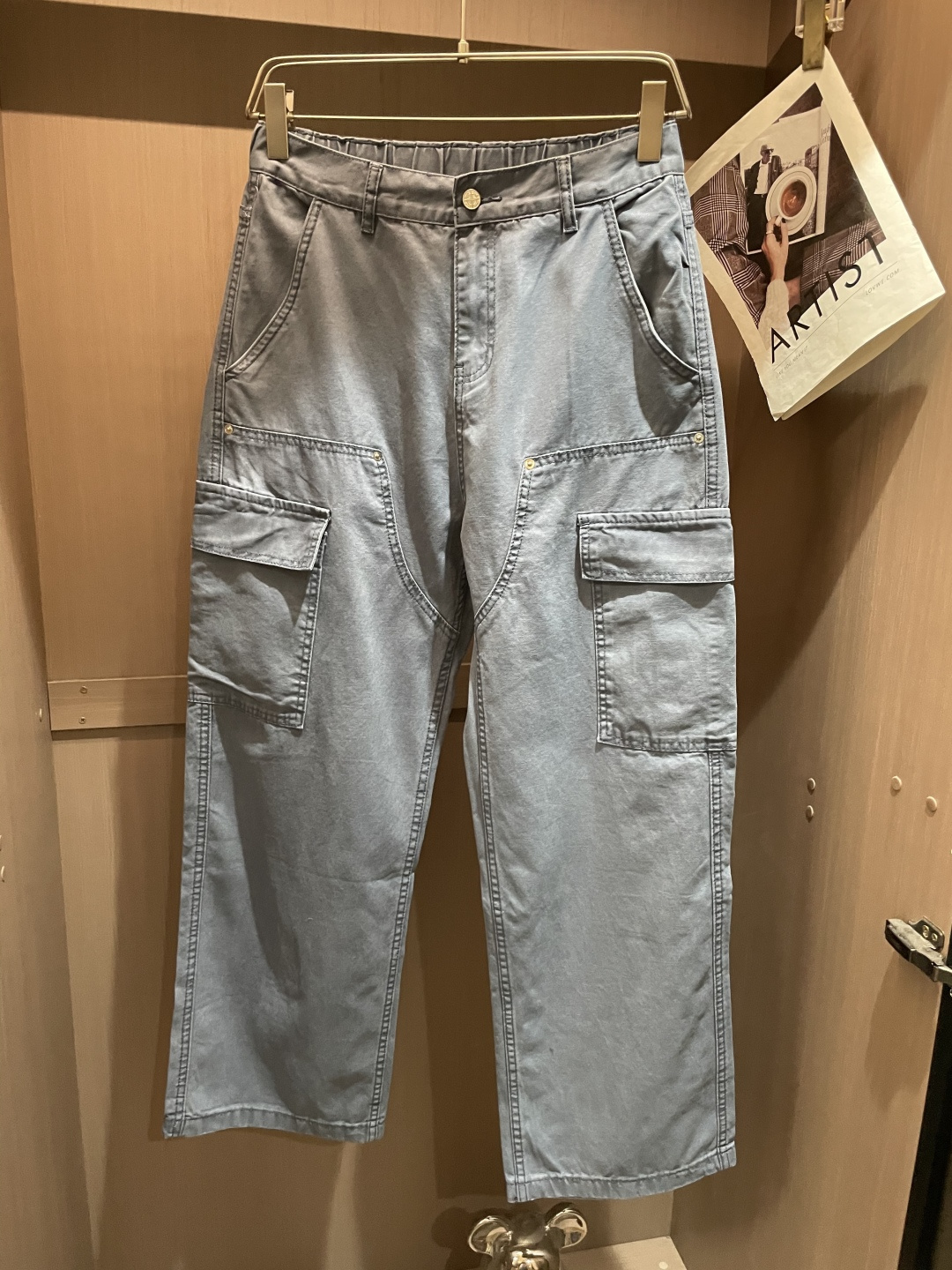 NO:610527,Dior 2025 new autumn and winter casual pants!  On sale simultaneously on the official website. Brand classic LOGO casual pants, customized fabrics, excellent comfort, strong touch. Highly recognizable, perfect appearance and craftsmanship. Sizes s-xxl, dior, alexander wang19860909Dior 2025秋冬新款休闲裤！官网同步发售.品牌经典LOGO休闲裤 ,定制面料,舒适度极好,手触感强烈.辨识度极高,完美品相工艺. 尺码s-xxl,,dior,alexander wang,Men's clothing