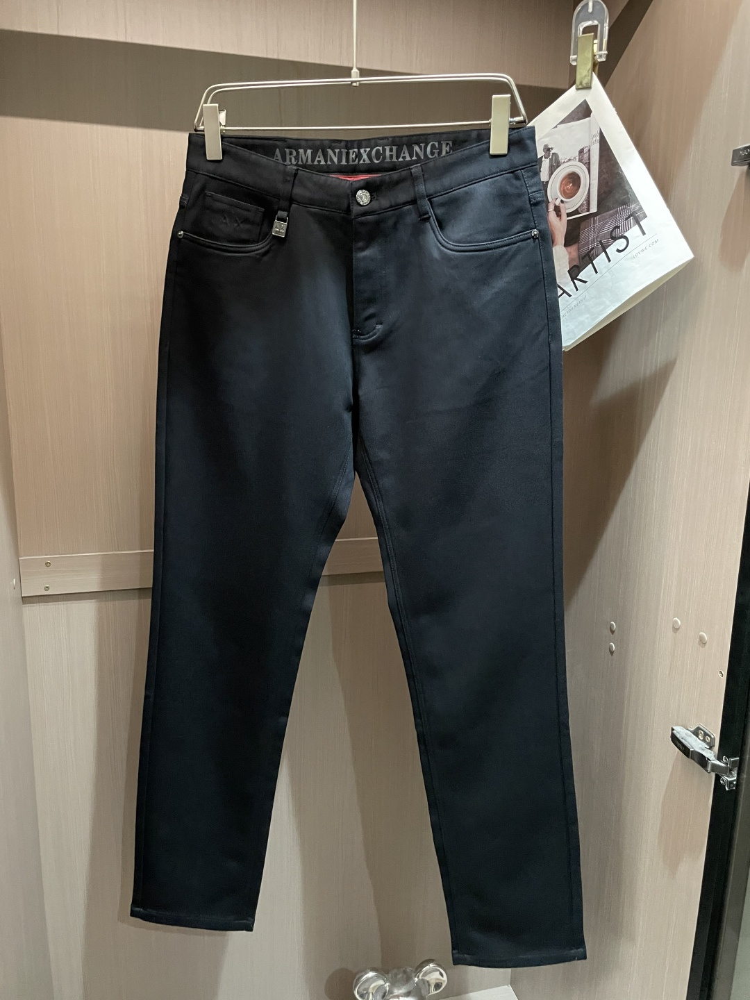 NO:610490,New products from Armani counters are on the market at the same time. High-quality fashionable casual trousers made from original orders. Super versatile. Exclusively customized fabrics, with a delicate and soft feel, comfortable close-fitting, and a super stylish upper body! The latest hardware accessories from the original custom shop. Super beautiful shape, long upper body and slender legs. The lining and wiring are impeccable. It can be attended to any occasion. Once again, the fabric is very, very classy! Code number 30-40,,armani,alexander wang19860909阿玛尼 专柜新品同步上市.原单订制高品质时尚休闲西裤.超级百搭款.独家定制面料,手感细腻柔软,贴身舒适,上身超有型！原版定制专柜最新五金辅料.超靓版型、上身显腿修长,內里,走线都无可挑剔,任何场合都可出席,再次强调面料非常非常显档次！码数 30-40,,armani,alexander wang,Men's clothing