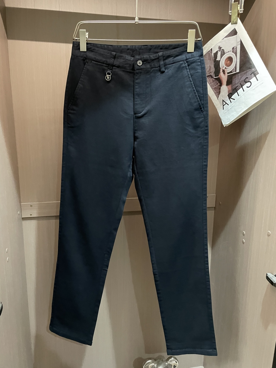 NO:610528,New products from Ralph Lauren counters are on the market at the same time. High-quality fashionable casual trousers made from original orders. Super versatile. Exclusively customized fabrics, with a delicate and soft feel, comfortable close-fitting, and a super stylish upper body! The latest hardware accessories from the original custom shop. Super beautiful shape, long upper body and slender legs. The lining and wiring are impeccable. It can be attended to any occasion. Once again, the fabric is very, very classy! Code number 30-40,,alexander wang19860909拉夫劳伦 专柜新品同步上市.原单订制高品质时尚休闲西裤.超级百搭款.独家定制面料,手感细腻柔软,贴身舒适,上身超有型！原版定制专柜最新五金辅料.超靓版型、上身显腿修长,內里,走线都无可挑剔,任何场合都可出席,再次强调面料非常非常显档次！码数 30-40,,alexander wang,Men's clothing