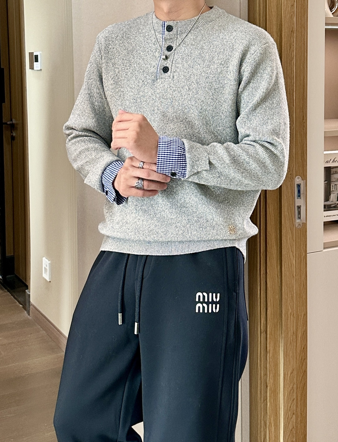 · Loewe 秋冬季毛衣！简约慵懒秋冬氛围感”低保和的色系 低调又耐看干净利落剪裁 搭配不同单品不违和