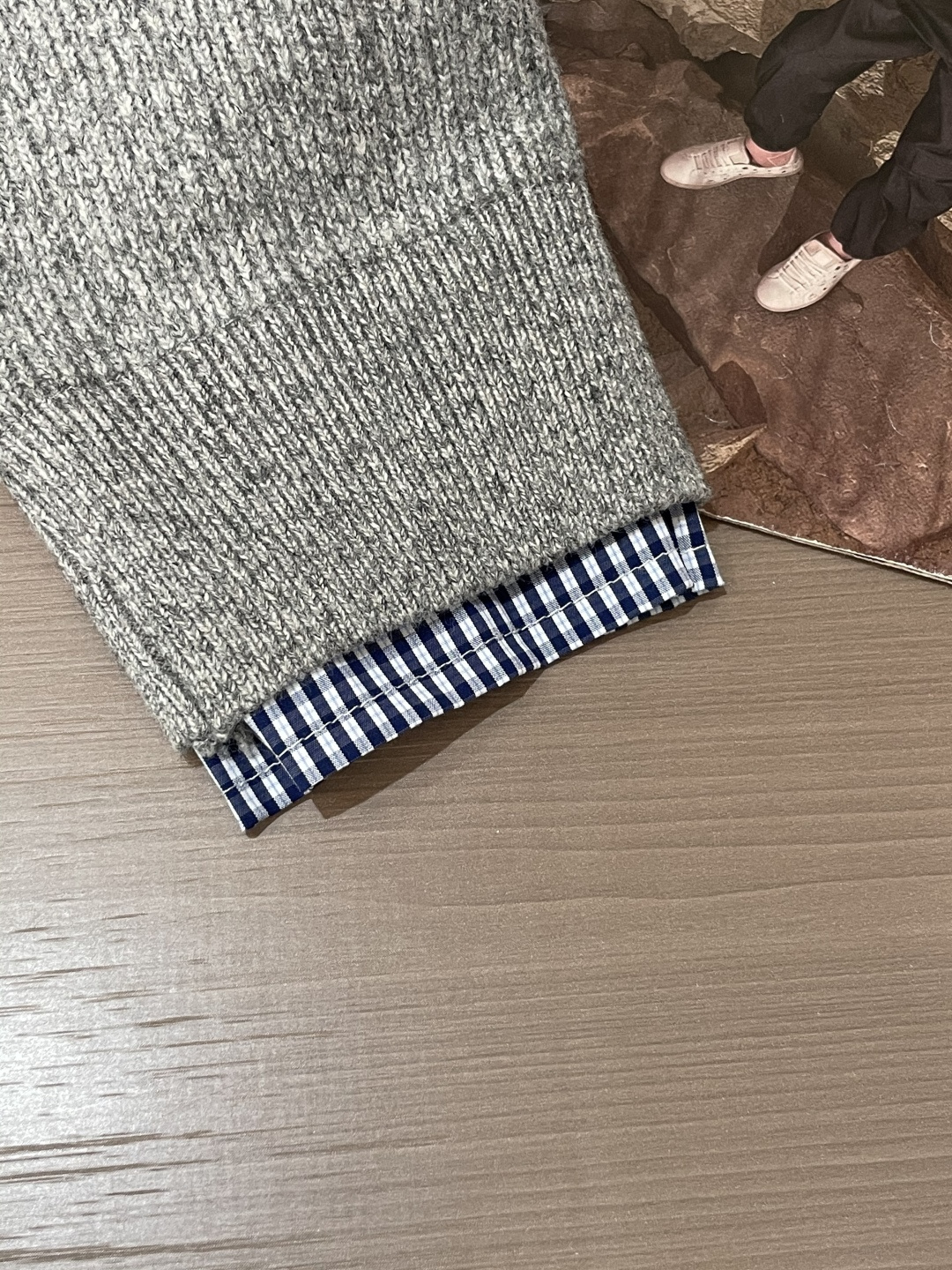 · Loewe 秋冬季毛衣！简约慵懒秋冬氛围感”低保和的色系 低调又耐看干净利落剪裁 搭配不同单品不违和