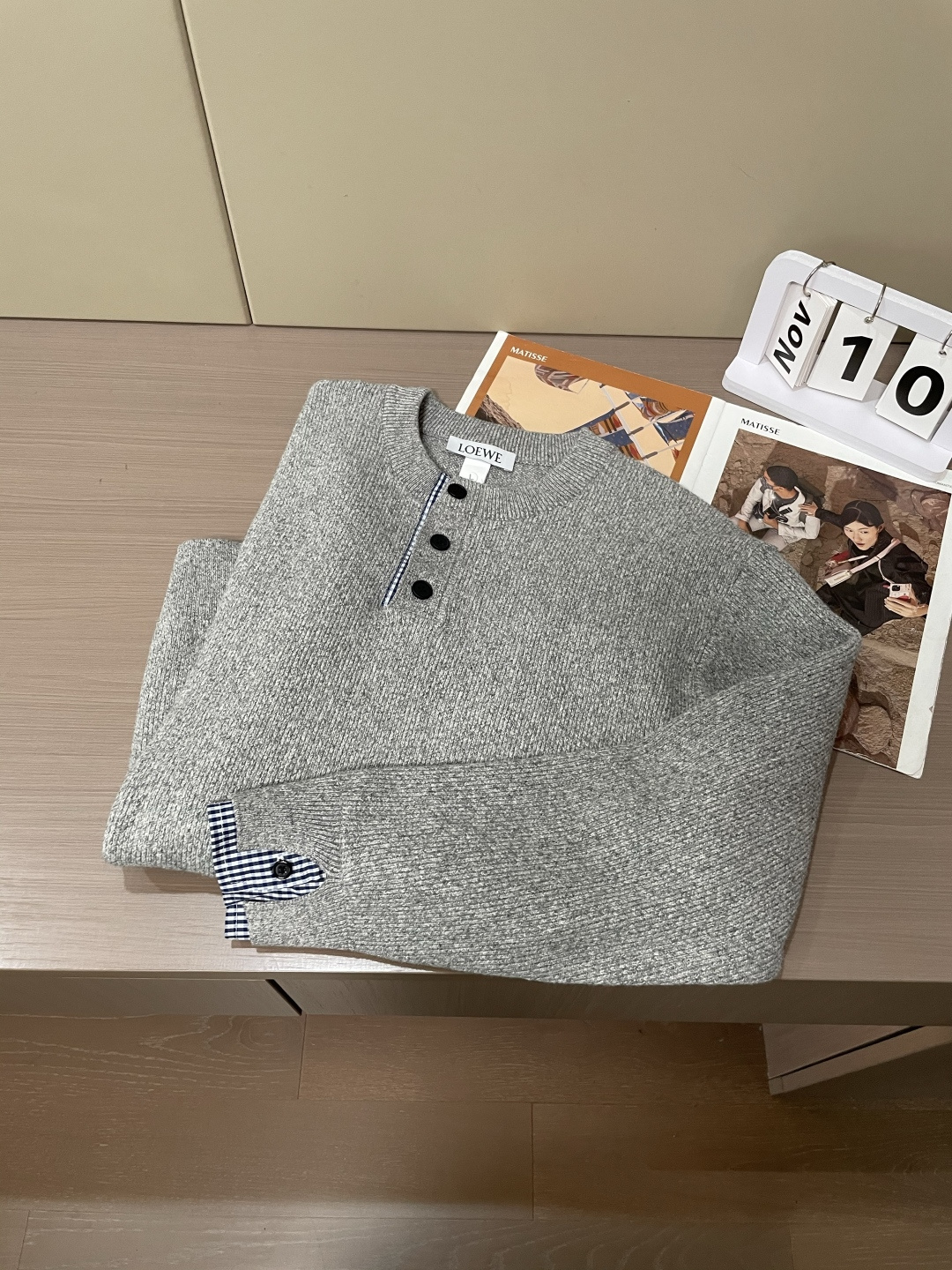 · Loewe 秋冬季毛衣！简约慵懒秋冬氛围感”低保和的色系 低调又耐看干净利落剪裁 搭配不同单品不违和