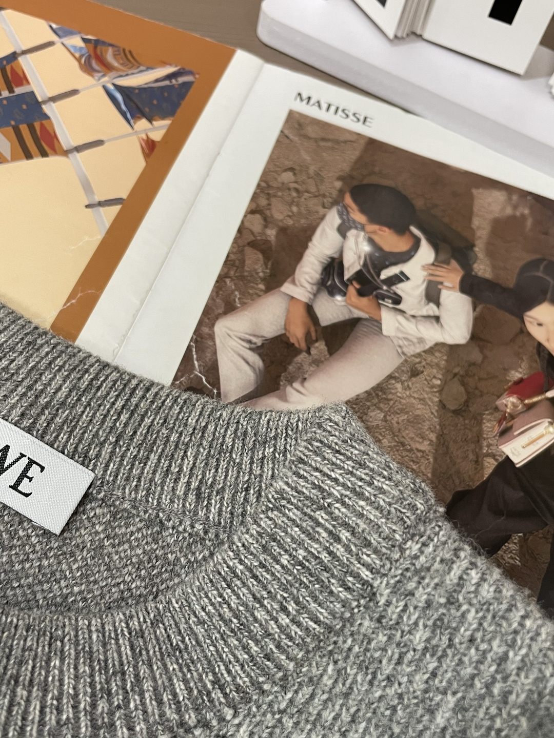 · Loewe 秋冬季毛衣！简约慵懒秋冬氛围感”低保和的色系 低调又耐看干净利落剪裁 搭配不同单品不违和