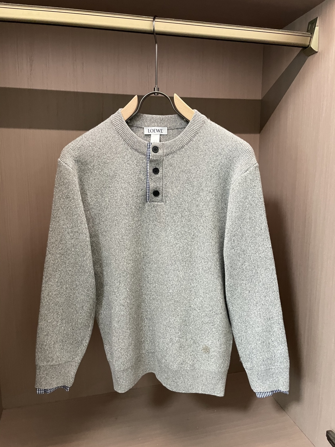 · Loewe 秋冬季毛衣！简约慵懒秋冬氛围感”低保和的色系 低调又耐看干净利落剪裁 搭配不同单品不违和