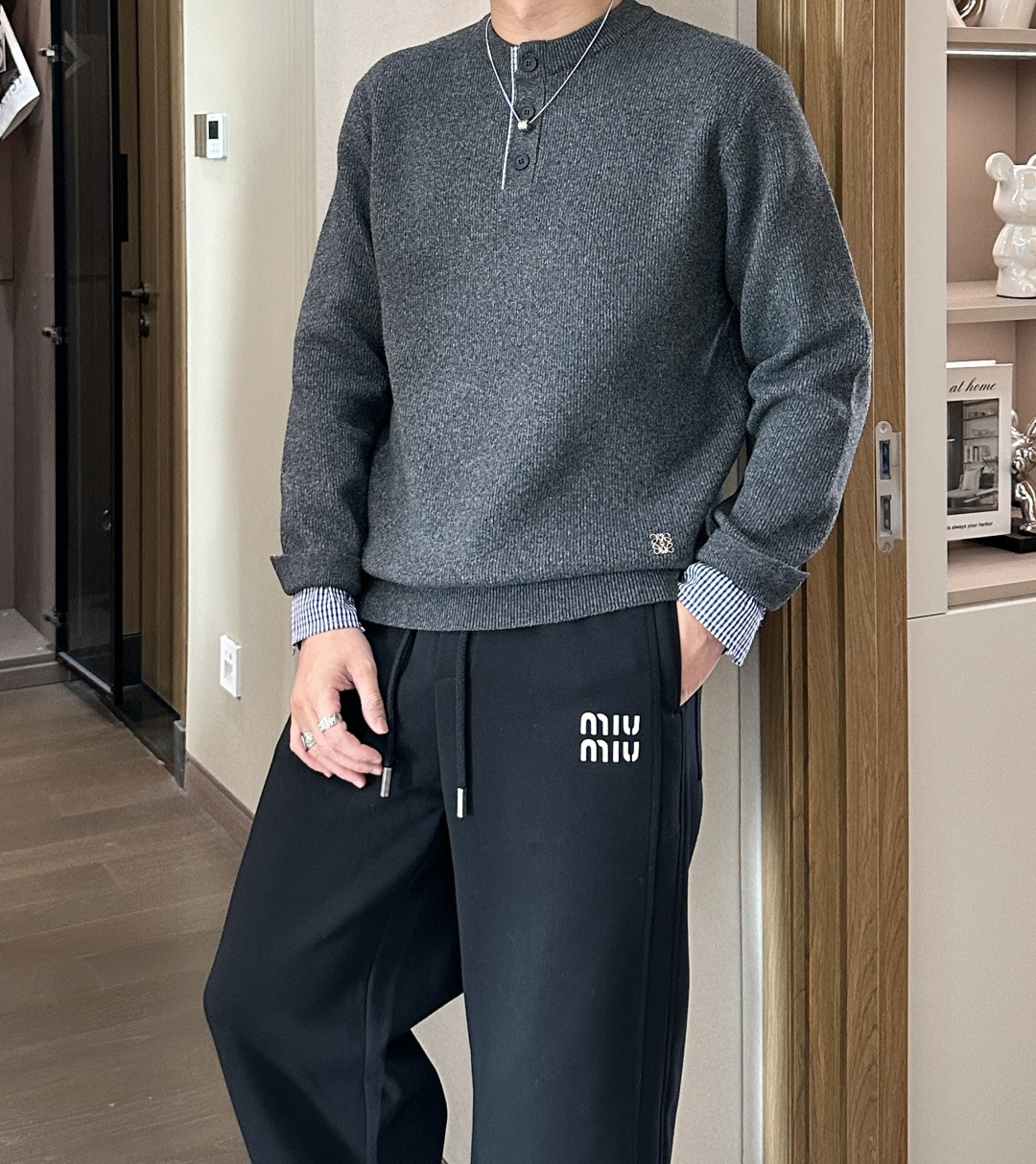 · Loewe 秋冬季毛衣！简约慵懒秋冬氛围感”低保和的色系 低调又耐看干净利落剪裁 搭配不同单品不违和