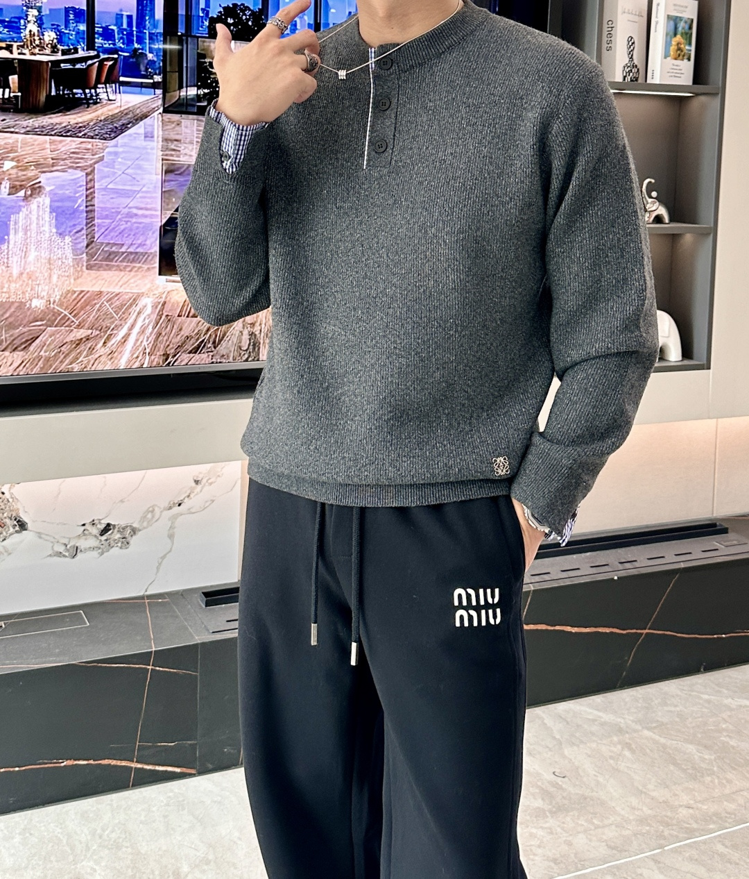 · Loewe 秋冬季毛衣！简约慵懒秋冬氛围感”低保和的色系 低调又耐看干净利落剪裁 搭配不同单品不违和