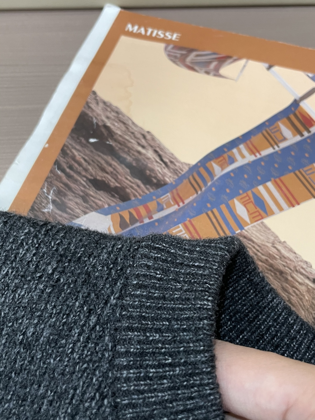 · Loewe 秋冬季毛衣！简约慵懒秋冬氛围感”低保和的色系 低调又耐看干净利落剪裁 搭配不同单品不违和