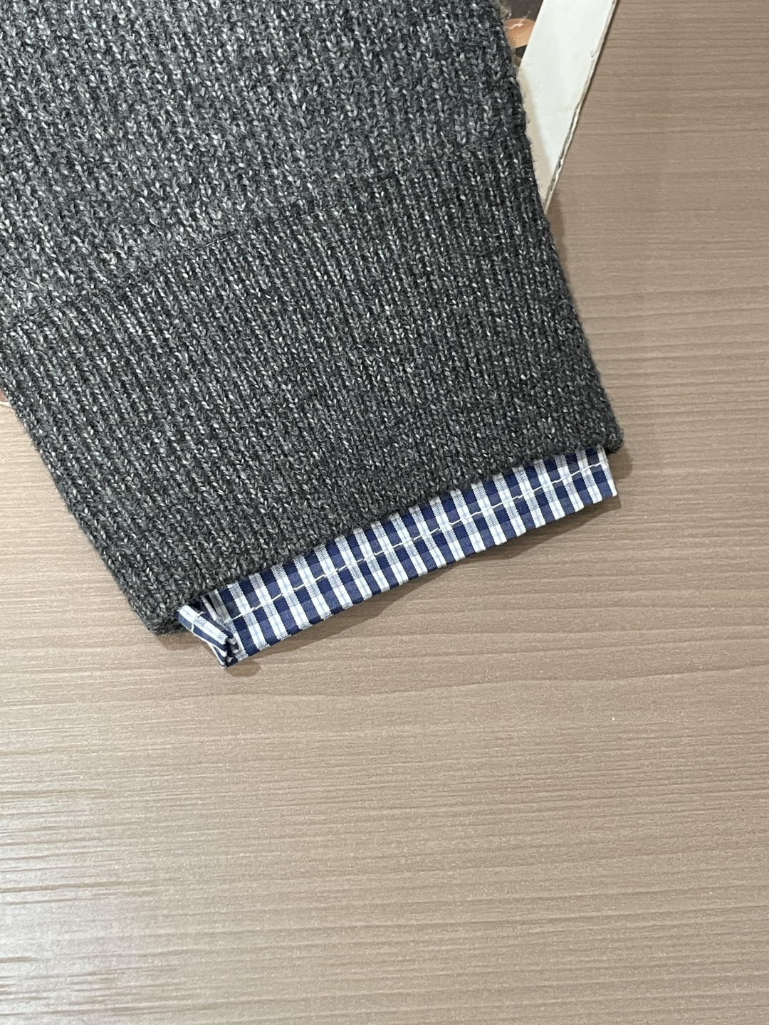 · Loewe 秋冬季毛衣！简约慵懒秋冬氛围感”低保和的色系 低调又耐看干净利落剪裁 搭配不同单品不违和