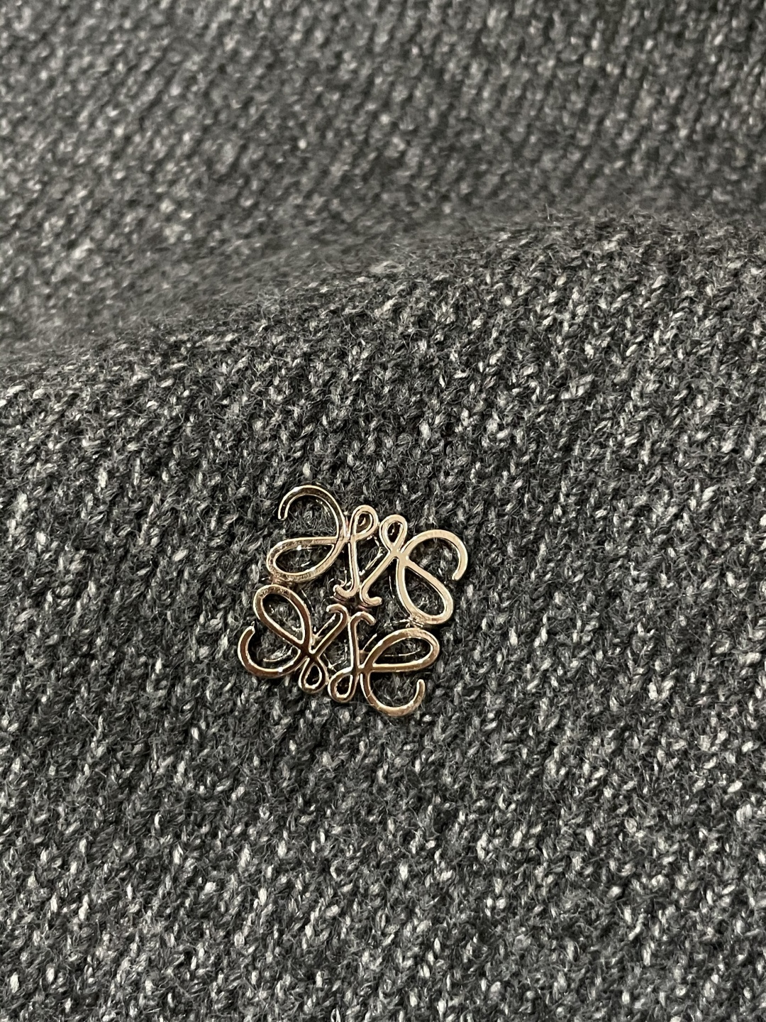 · Loewe 秋冬季毛衣！简约慵懒秋冬氛围感”低保和的色系 低调又耐看干净利落剪裁 搭配不同单品不违和