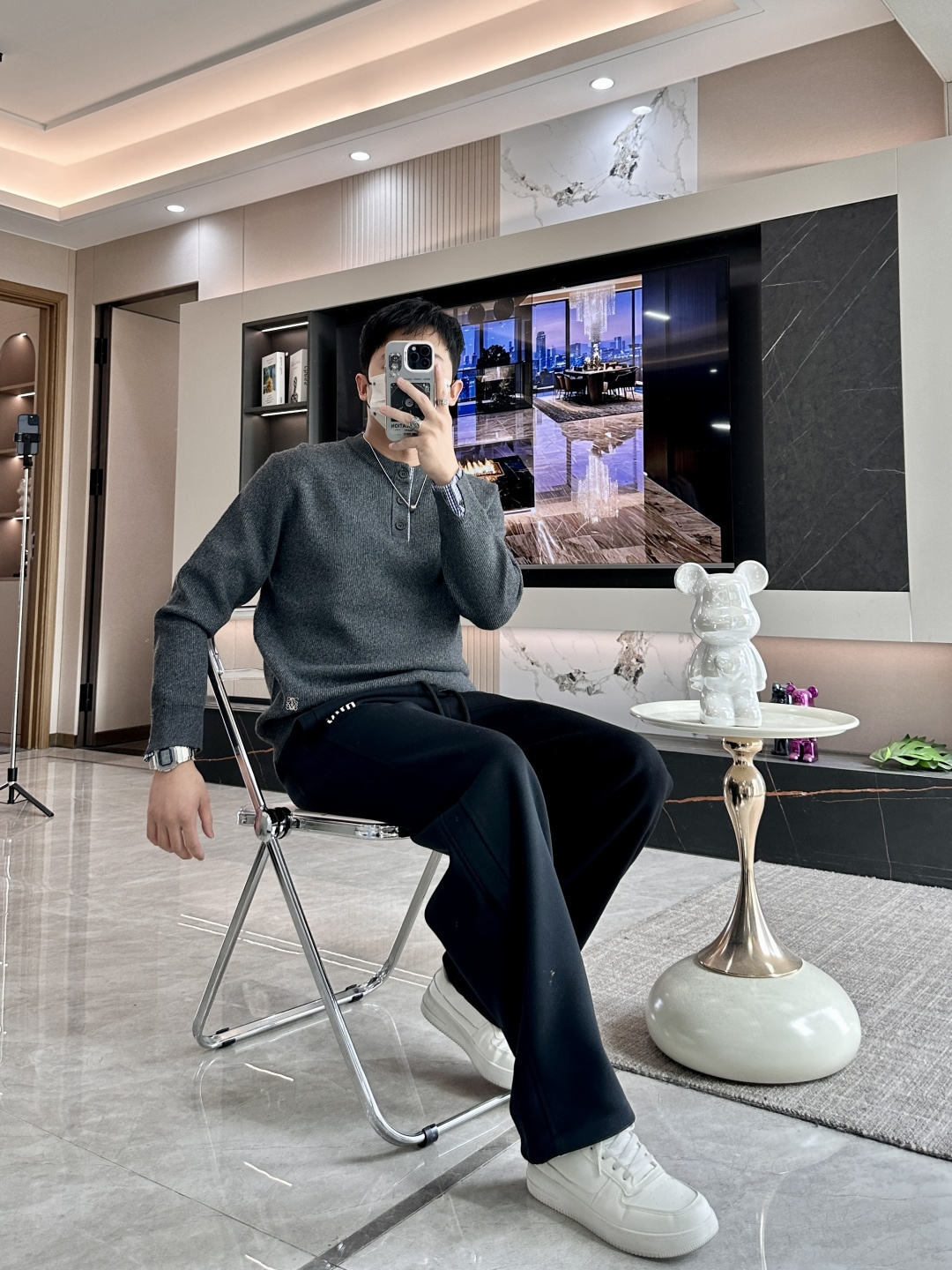 · Loewe 秋冬季毛衣！简约慵懒秋冬氛围感”低保和的色系 低调又耐看干净利落剪裁 搭配不同单品不违和