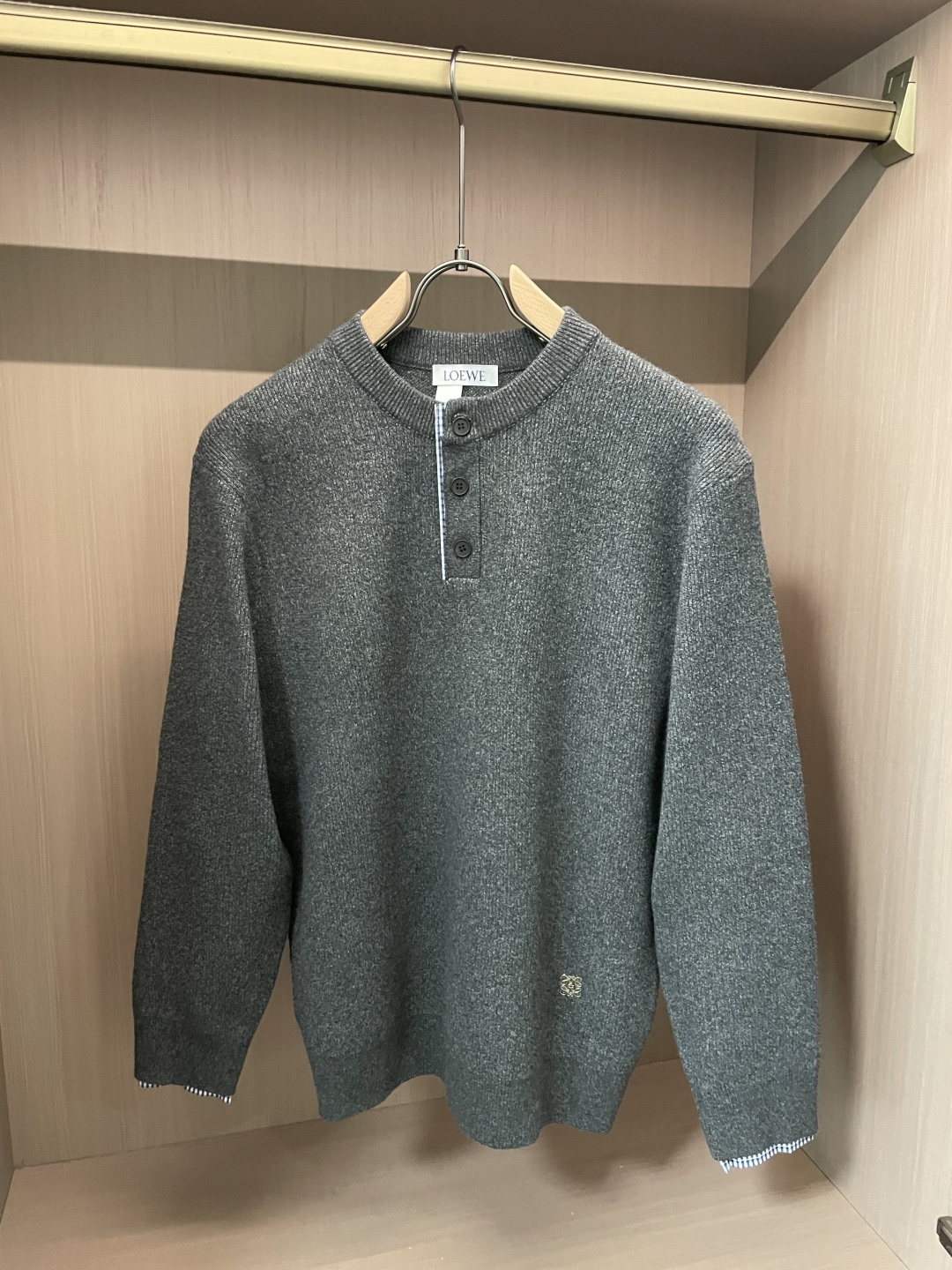 · Loewe 秋冬季毛衣！简约慵懒秋冬氛围感”低保和的色系 低调又耐看干净利落剪裁 搭配不同单品不违和