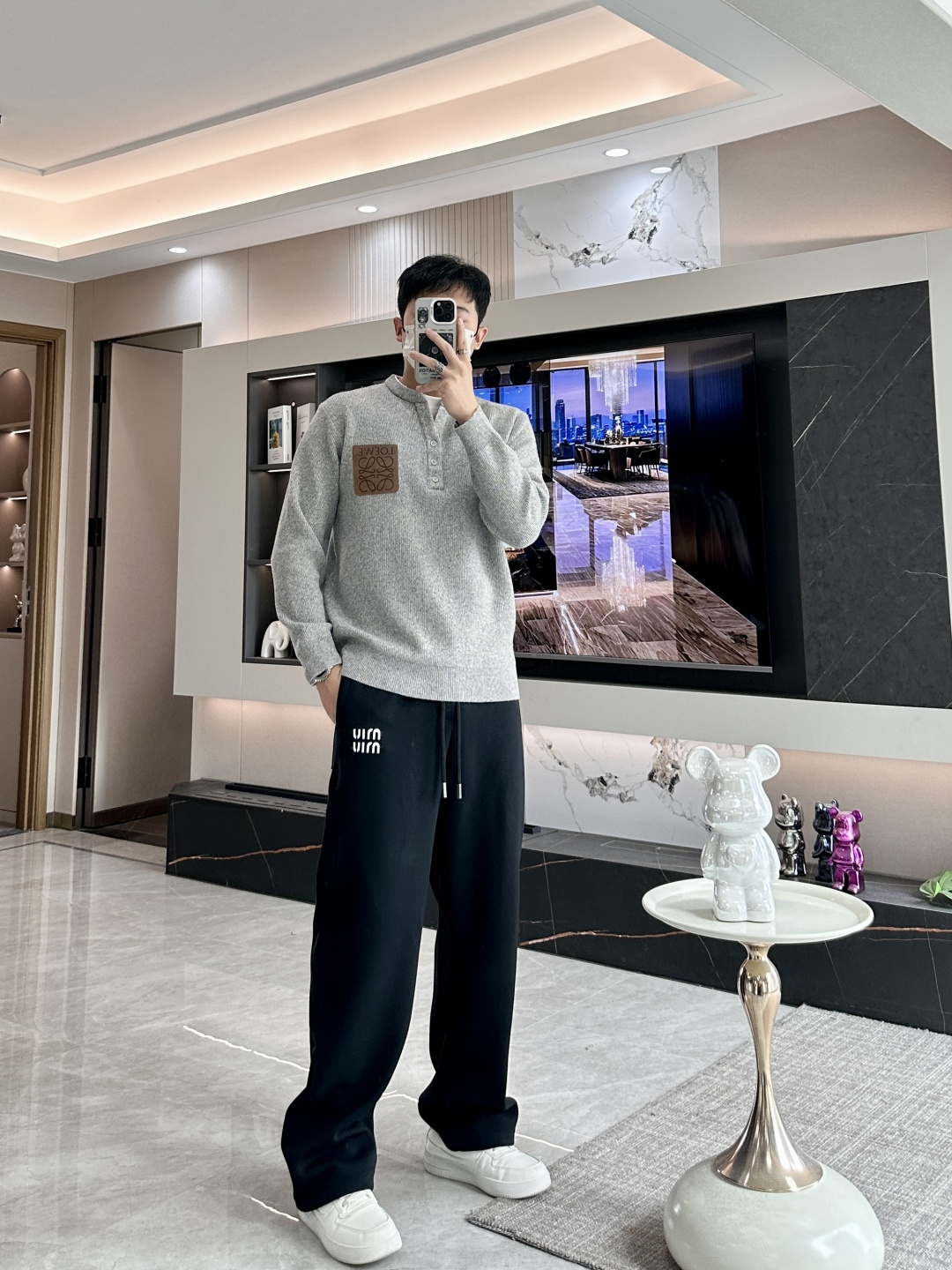 · Loewe 秋冬季毛衣！简约慵懒秋冬氛围感”低保和的色系 低调又耐看干净利落剪裁 搭配不同单品不违和