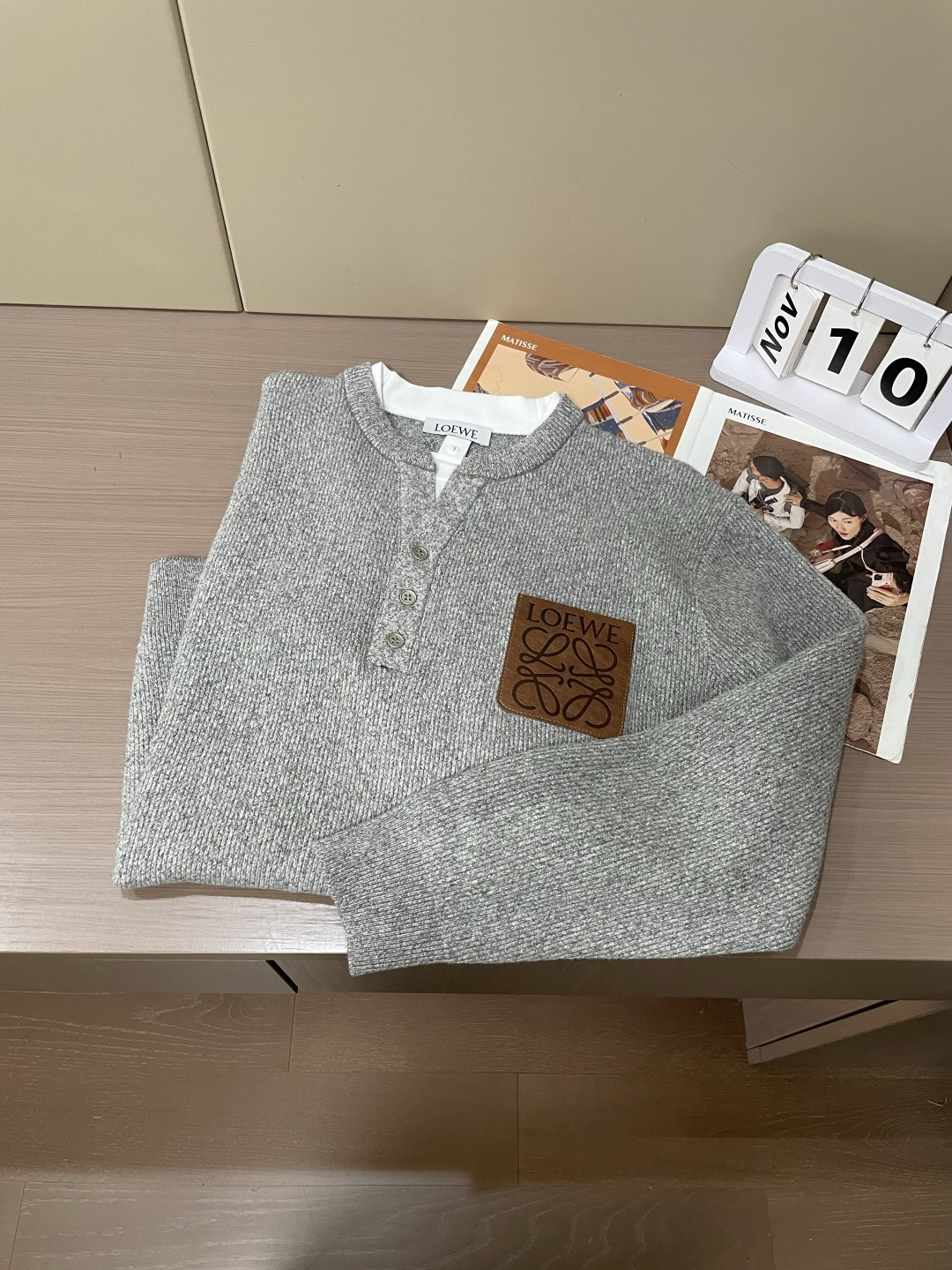 · Loewe 秋冬季毛衣！简约慵懒秋冬氛围感”低保和的色系 低调又耐看干净利落剪裁 搭配不同单品不违和