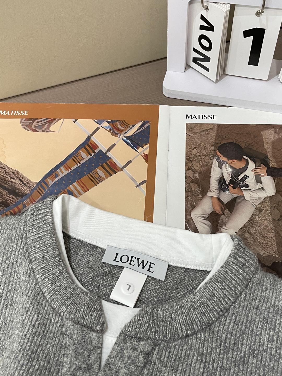 · Loewe 秋冬季毛衣！简约慵懒秋冬氛围感”低保和的色系 低调又耐看干净利落剪裁 搭配不同单品不违和