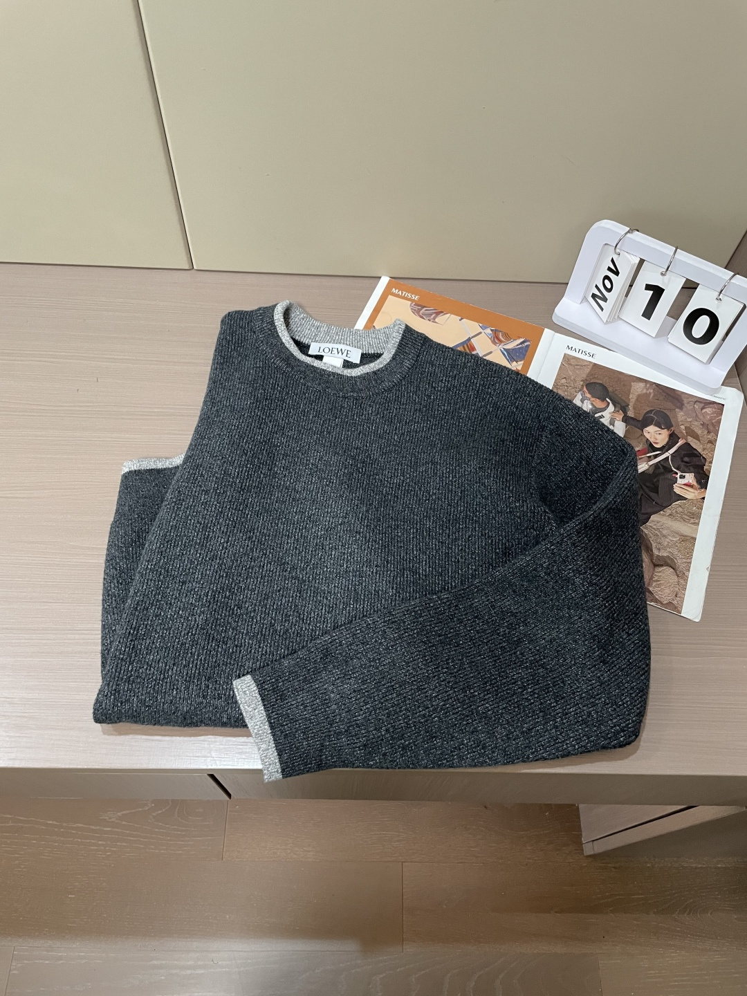 · Loewe 秋冬季毛衣！简约慵懒秋冬氛围感”低保和的色系 低调又耐看干净利落剪裁 搭配不同单品不违和