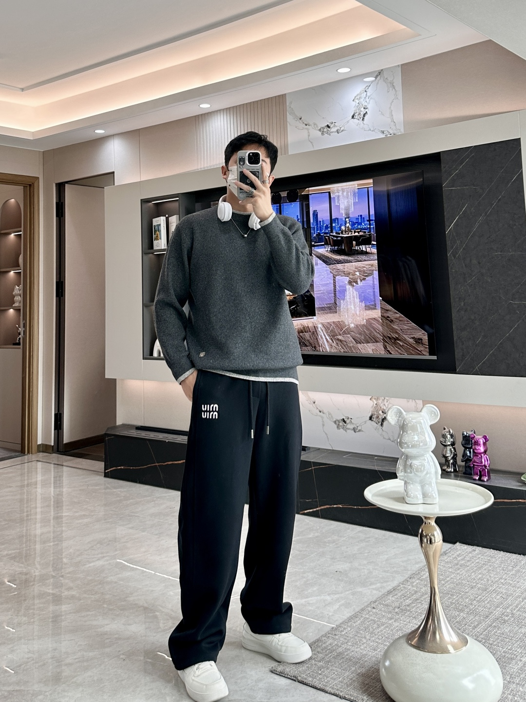 · Loewe 秋冬季毛衣！简约慵懒秋冬氛围感”低保和的色系 低调又耐看干净利落剪裁 搭配不同单品不违和