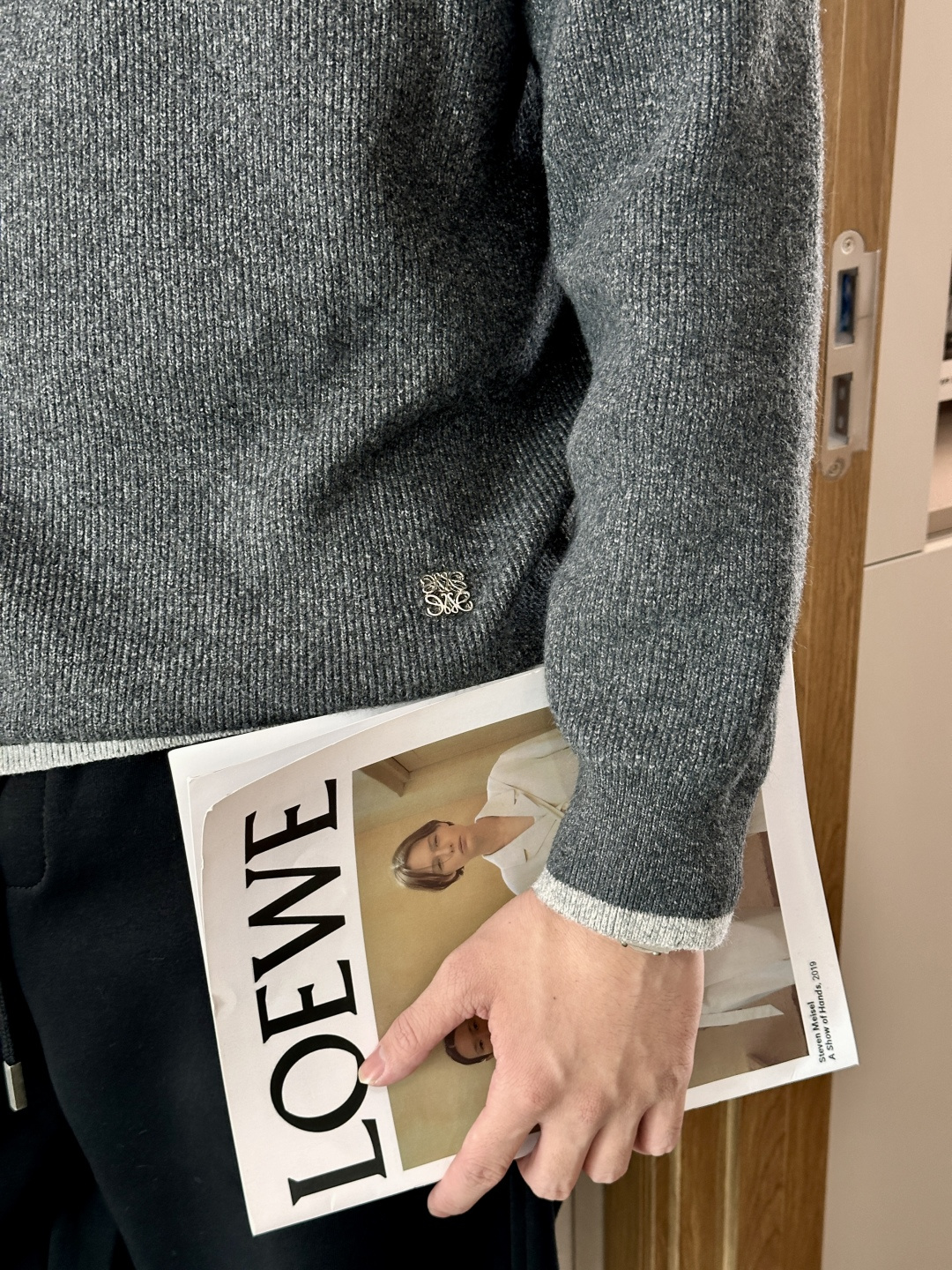 · Loewe 秋冬季毛衣！简约慵懒秋冬氛围感”低保和的色系 低调又耐看干净利落剪裁 搭配不同单品不违和