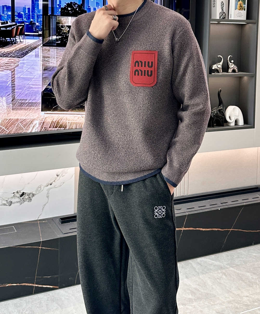 · miumiu 秋冬季毛衣！简约慵懒秋冬氛围感”低保和的色系 低调又耐看干净利落剪裁 搭配不同单品不违