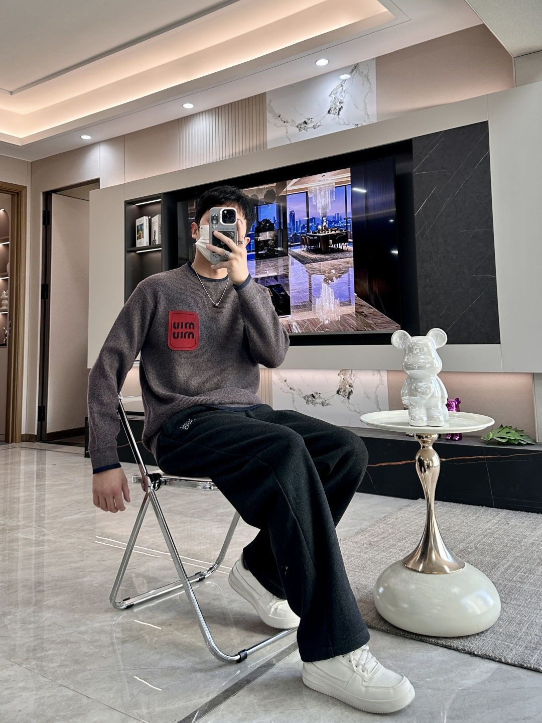 · miumiu 秋冬季毛衣！简约慵懒秋冬氛围感”低保和的色系 低调又耐看干净利落剪裁 搭配不同单品不违