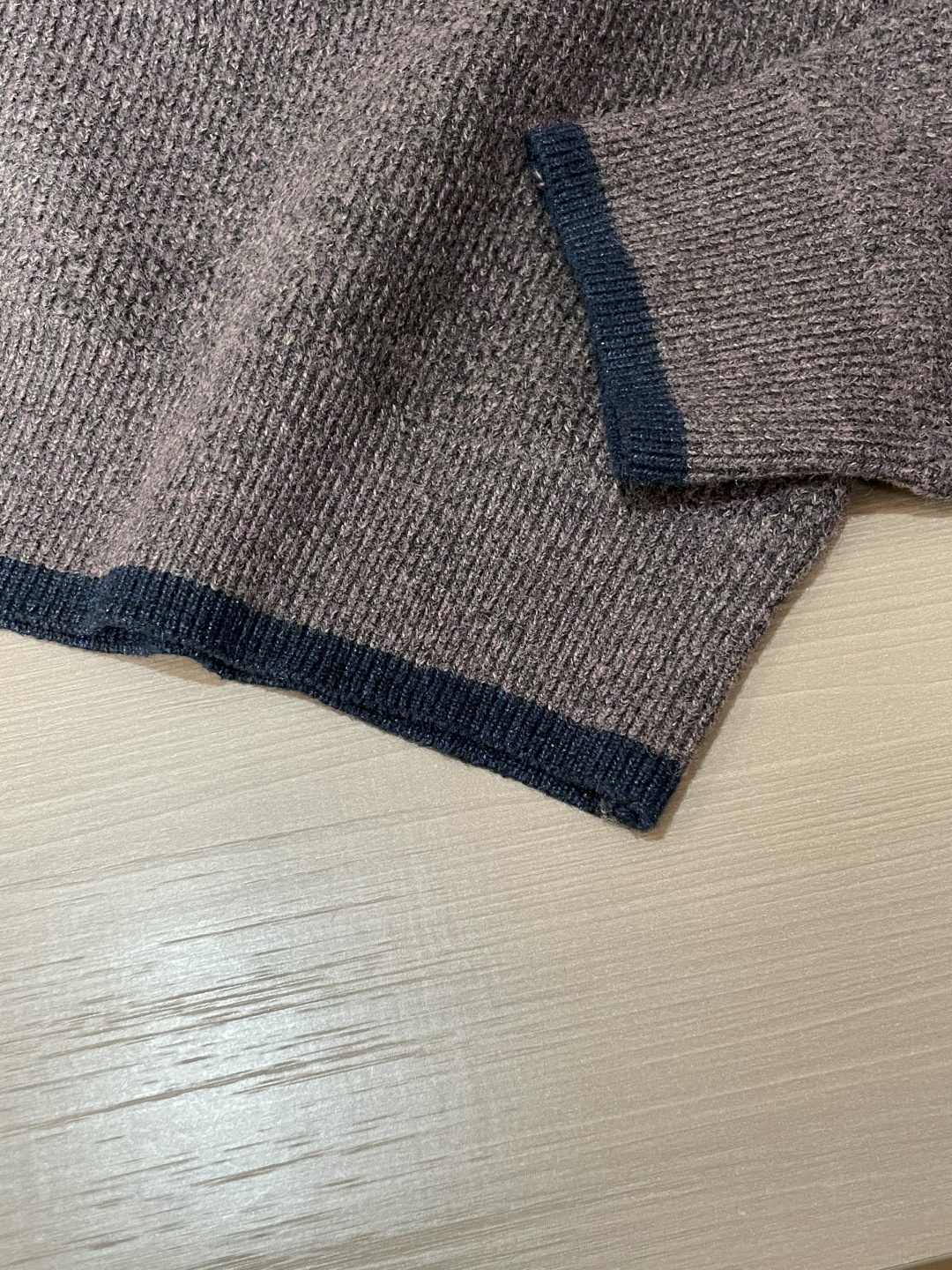 · miumiu 秋冬季毛衣！简约慵懒秋冬氛围感”低保和的色系 低调又耐看干净利落剪裁 搭配不同单品不违