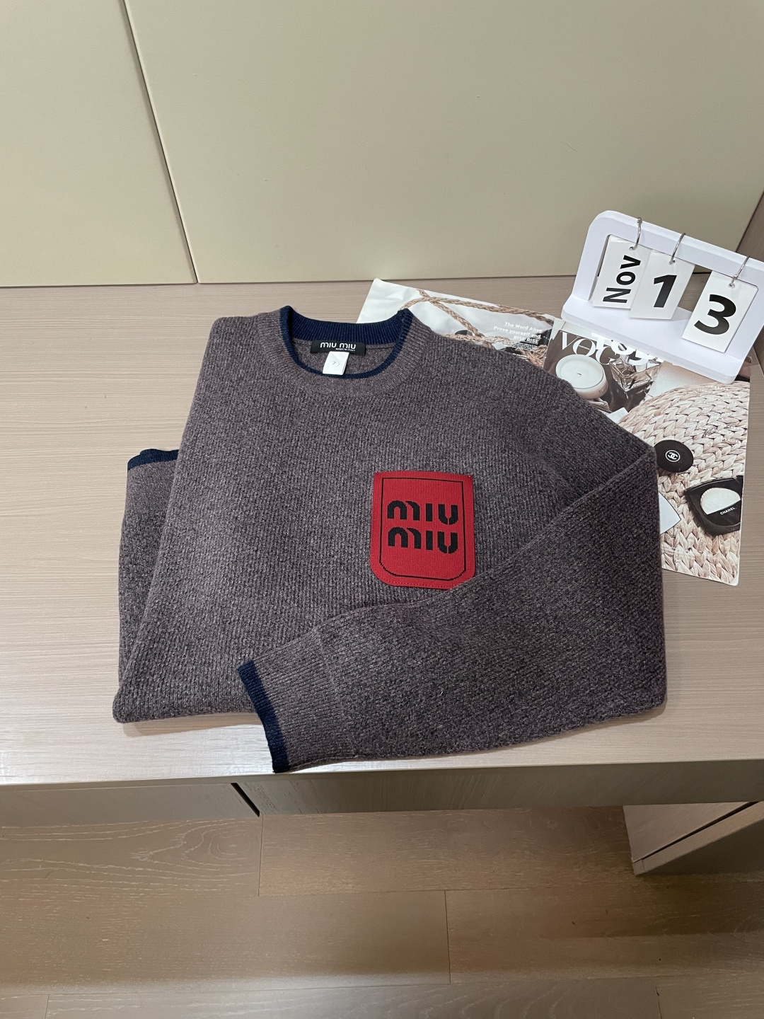 · miumiu 秋冬季毛衣！简约慵懒秋冬氛围感”低保和的色系 低调又耐看干净利落剪裁 搭配不同单品不违