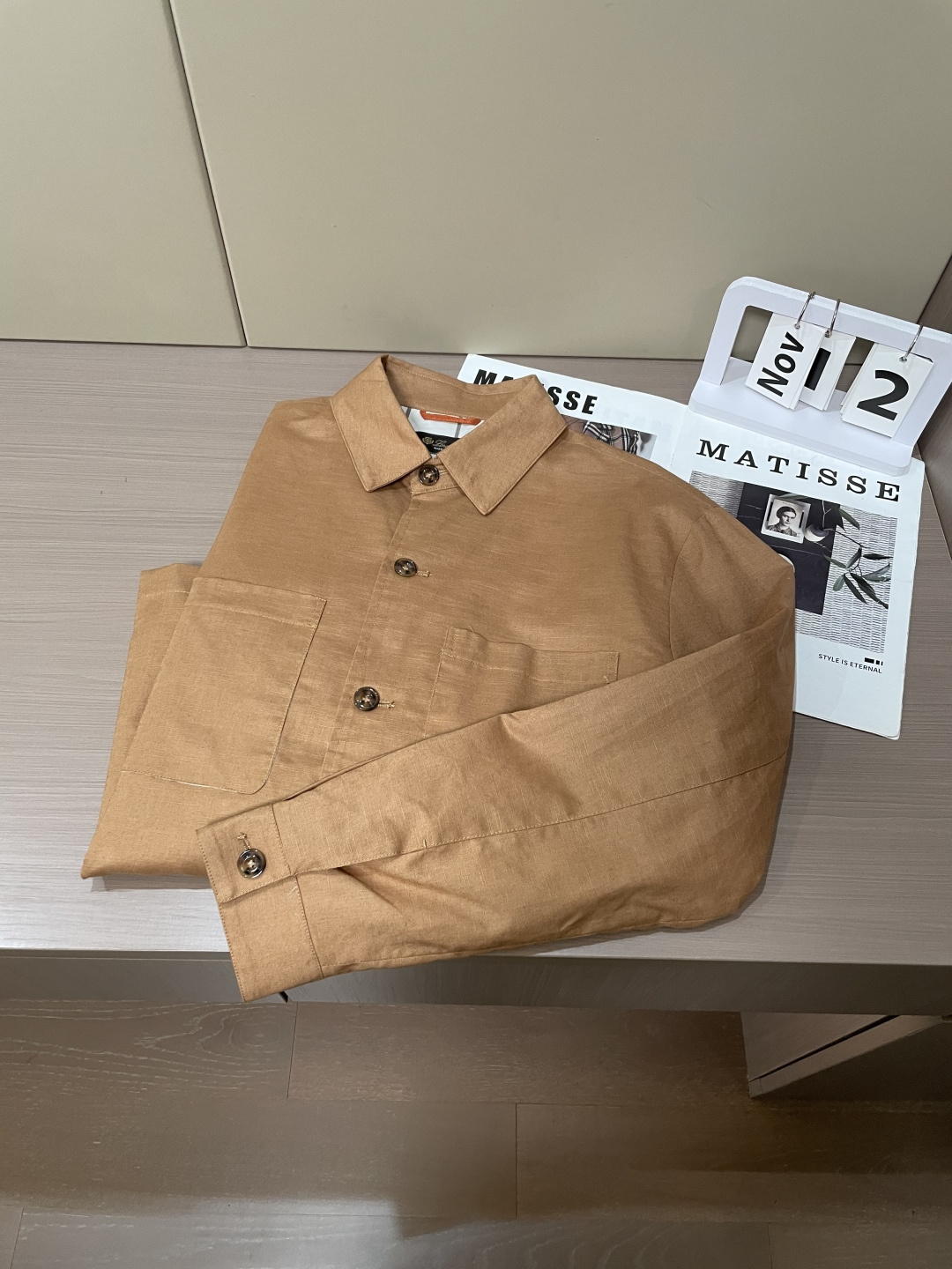 新款Loro Pi*na高端亚麻商务衬衣外套。意大利代工订单，简约高级的都市气质风范，奢华牛角扣设计，双