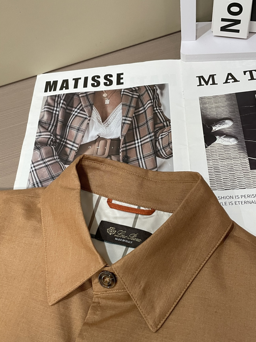 新款Loro Pi*na高端亚麻商务衬衣外套。意大利代工订单，简约高级的都市气质风范，奢华牛角扣设计，双