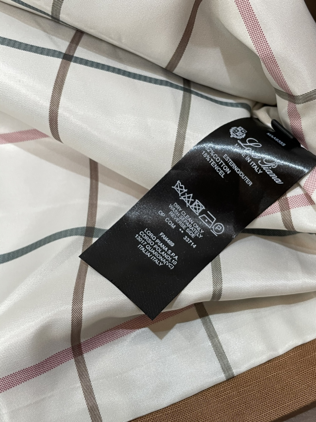 新款Loro Pi*na高端亚麻商务衬衣外套。意大利代工订单，简约高级的都市气质风范，奢华牛角扣设计，双