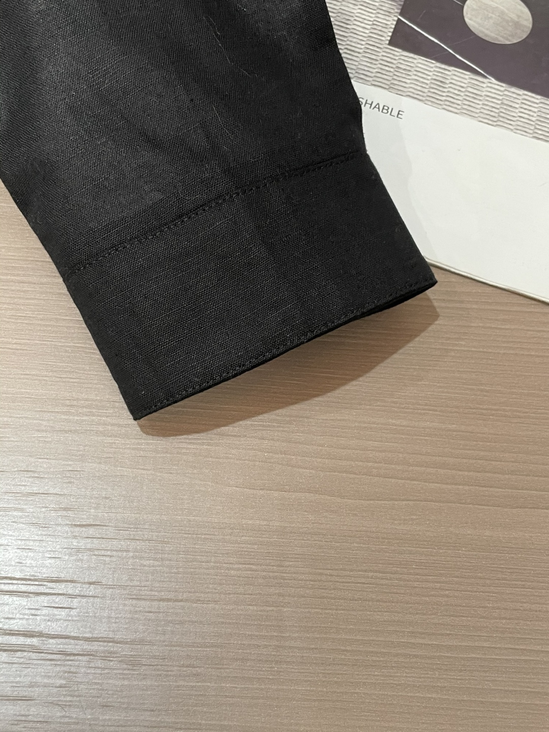 新款Loro Pi*na高端亚麻商务衬衣外套。意大利代工订单，简约高级的都市气质风范，奢华牛角扣设计，双