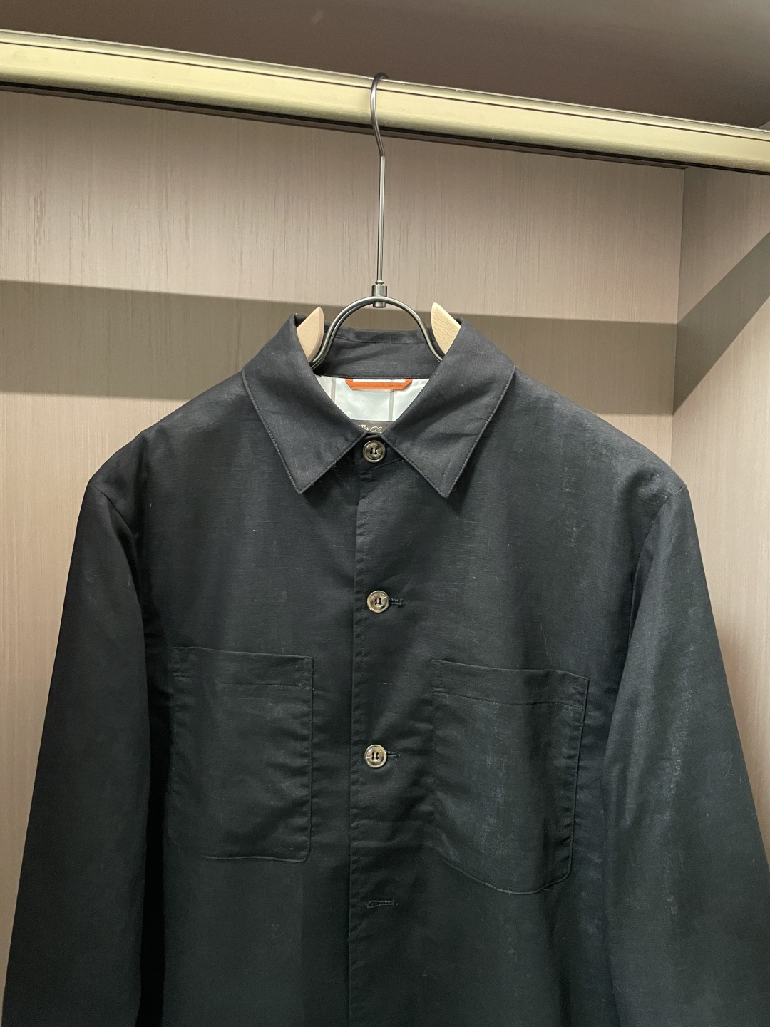 新款Loro Pi*na高端亚麻商务衬衣外套。意大利代工订单，简约高级的都市气质风范，奢华牛角扣设计，双