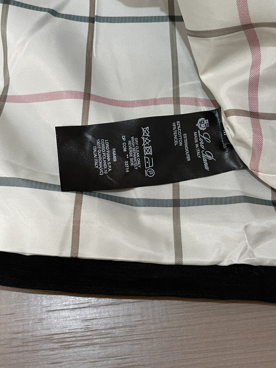 新款Loro Pi*na高端亚麻商务衬衣外套。意大利代工订单，简约高级的都市气质风范，奢华牛角扣设计，双