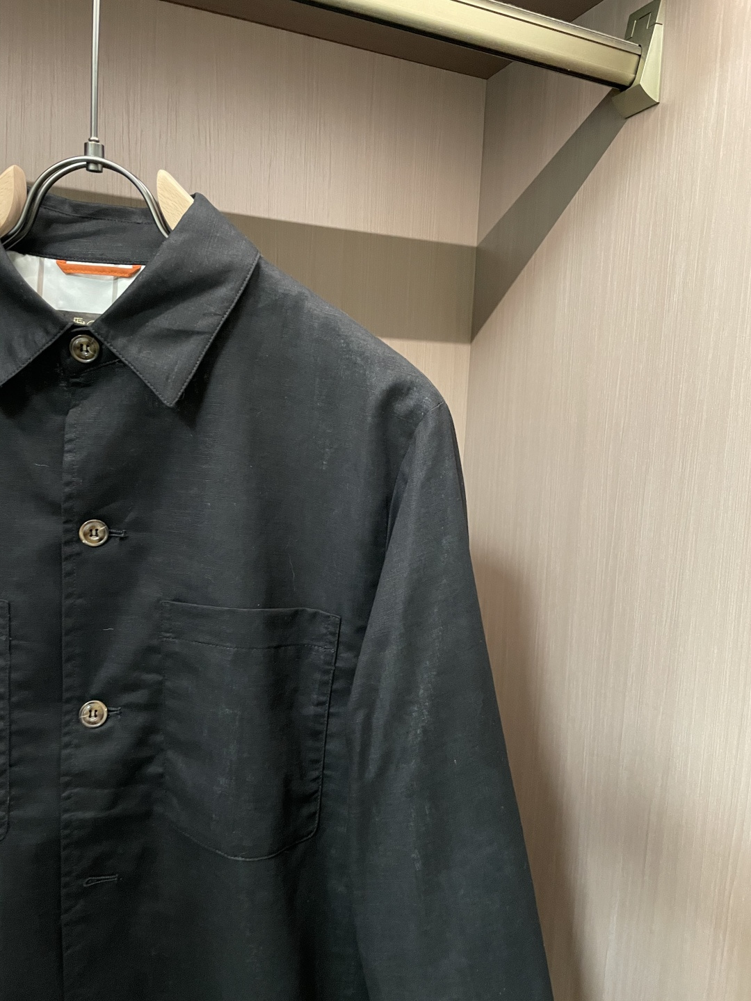 新款Loro Pi*na高端亚麻商务衬衣外套。意大利代工订单，简约高级的都市气质风范，奢华牛角扣设计，双