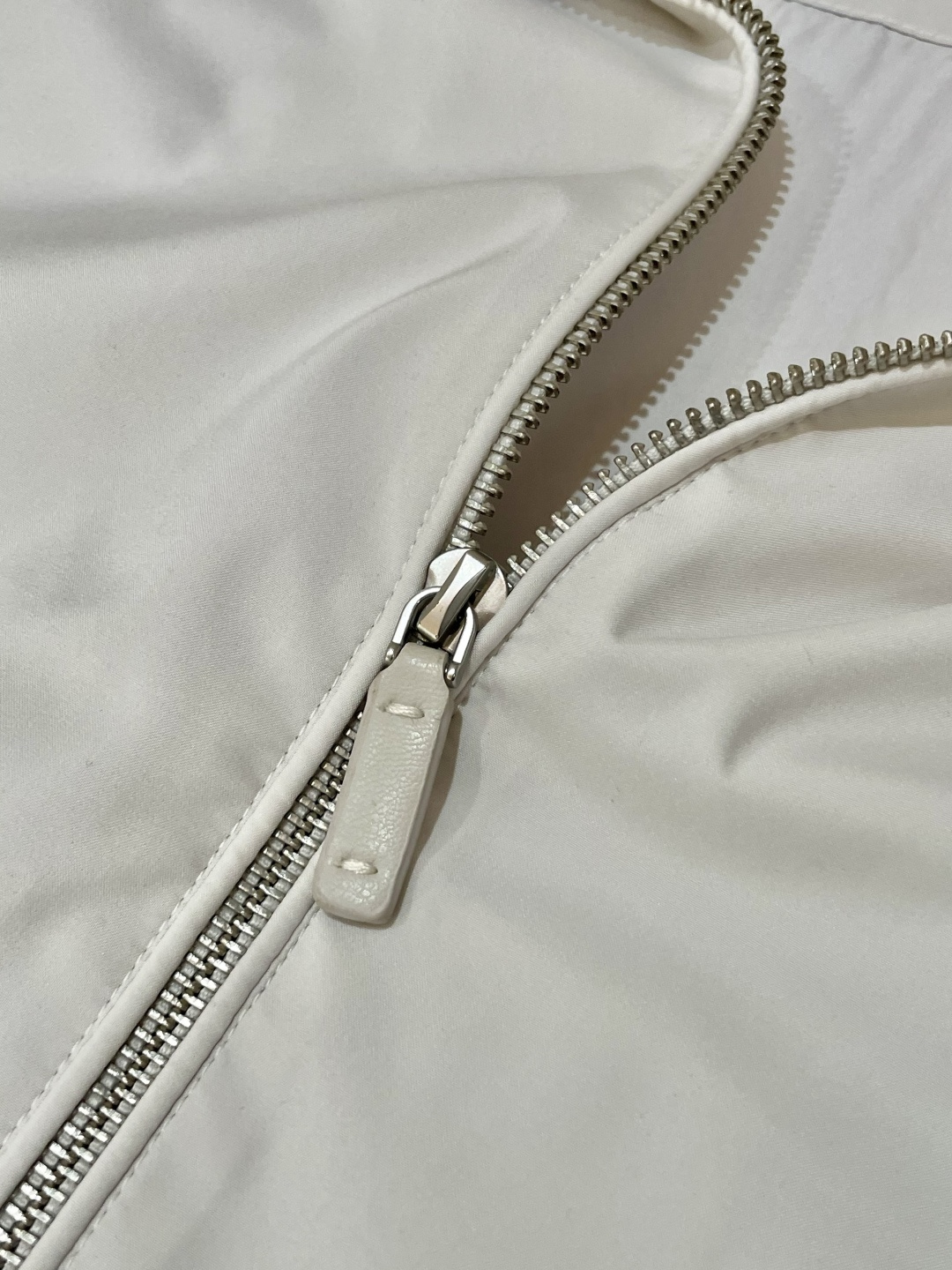 25秋冬新款ZZ极简商务休闲立领外套，男士特殊科技面料轻量级拉链夹克。顶级渠道订单分享，极致简约且魅力十