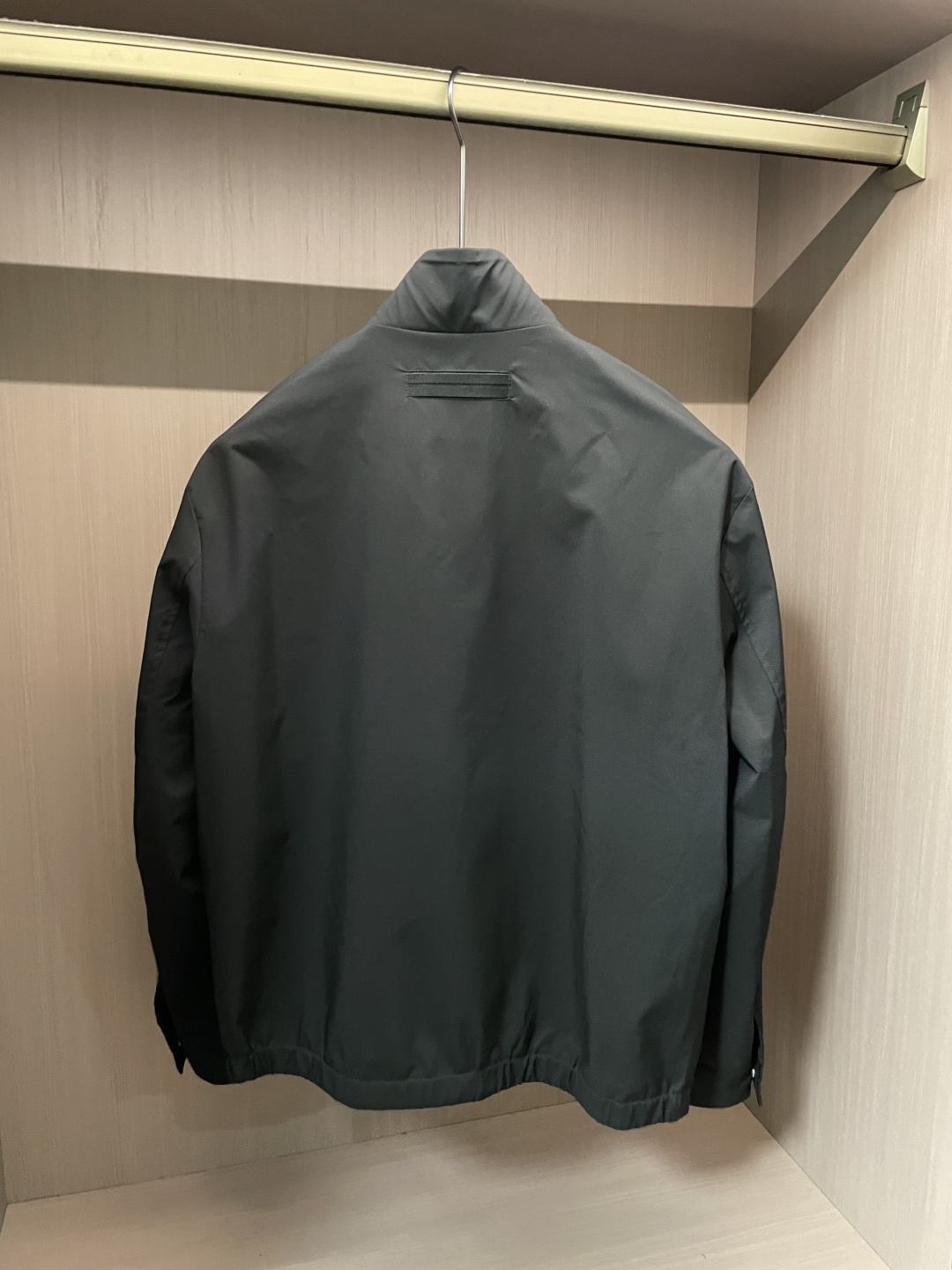 25秋冬新款ZZ极简商务休闲立领外套，男士特殊科技面料轻量级拉链夹克。顶级渠道订单分享，极致简约且魅力十