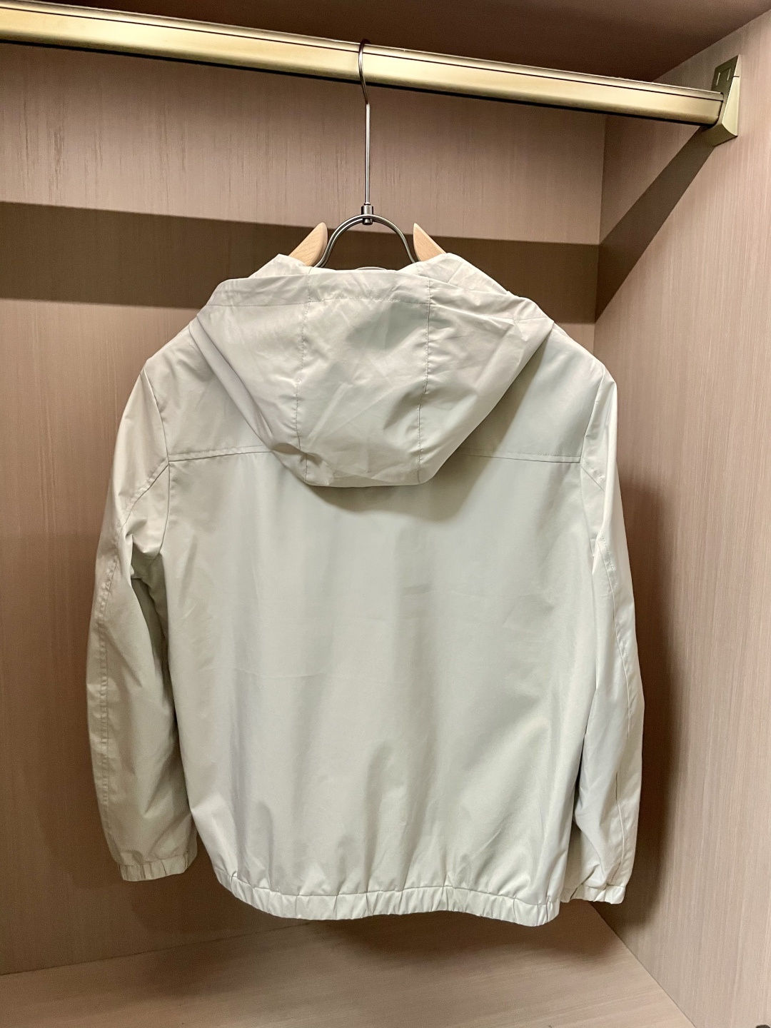 新款BC连帽拉链夹克，男士刺绣标识设计科技面料户外防风外套。顶级内销渠道分享，意大利顶级奢侈品牌Brun