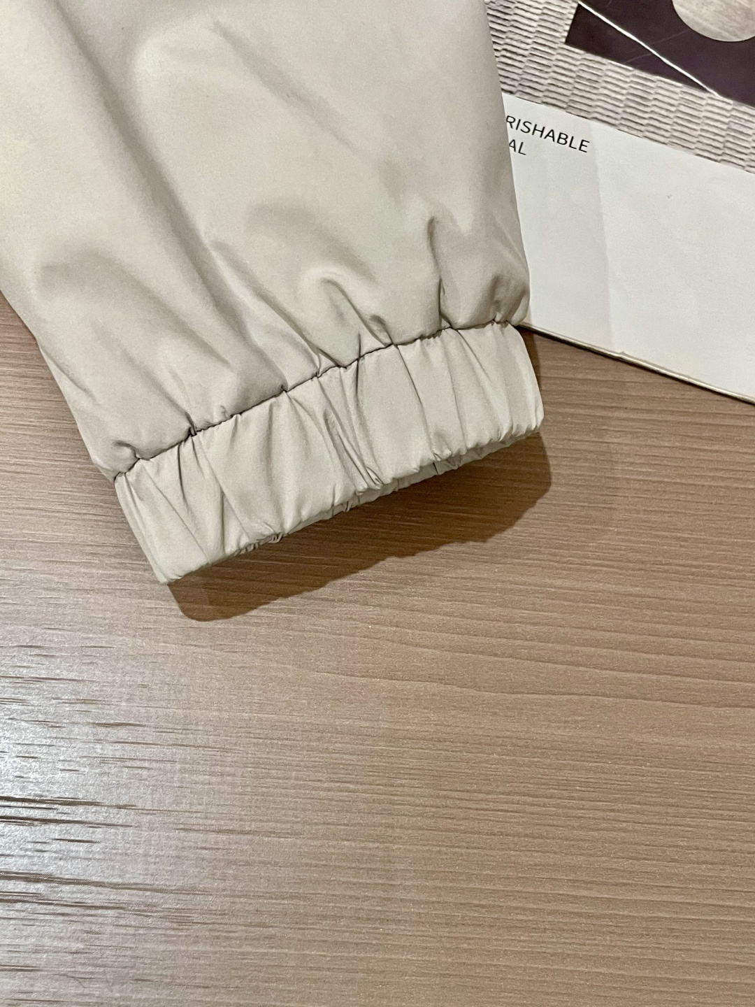 新款BC连帽拉链夹克，男士刺绣标识设计科技面料户外防风外套。顶级内销渠道分享，意大利顶级奢侈品牌Brun