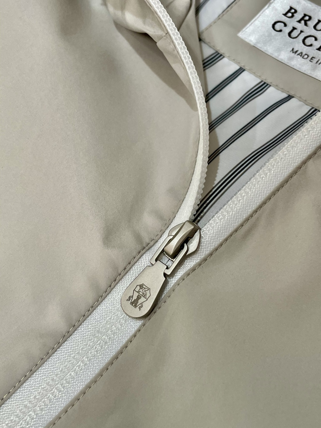 新款BC连帽拉链夹克，男士刺绣标识设计科技面料户外防风外套。顶级内销渠道分享，意大利顶级奢侈品牌Brun