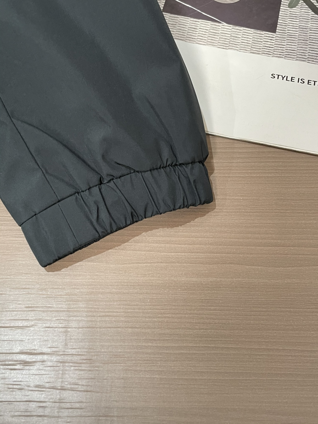 新款BC连帽拉链夹克，男士刺绣标识设计科技面料户外防风外套。顶级内销渠道分享，意大利顶级奢侈品牌Brun