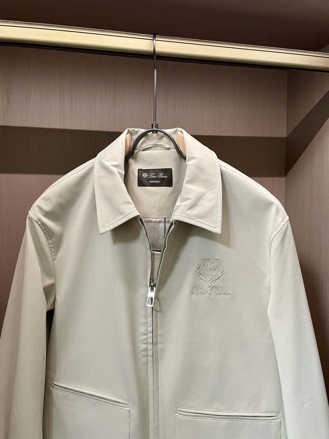 秋冬新款Loro Pi*na衬衣领尼龙夹克，高端精英男士必备极简都市外套。意大利同渠道稀有订单，精英级男