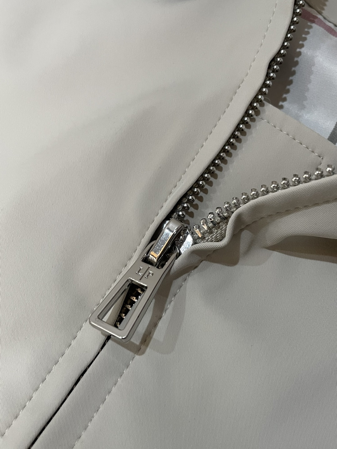 秋冬新款Loro Pi*na衬衣领尼龙夹克，高端精英男士必备极简都市外套。意大利同渠道稀有订单，精英级男