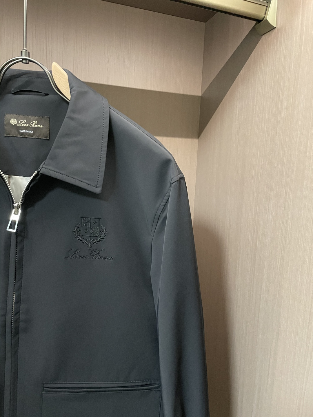 秋冬新款Loro Pi*na衬衣领尼龙夹克，高端精英男士必备极简都市外套。意大利同渠道稀有订单，精英级男