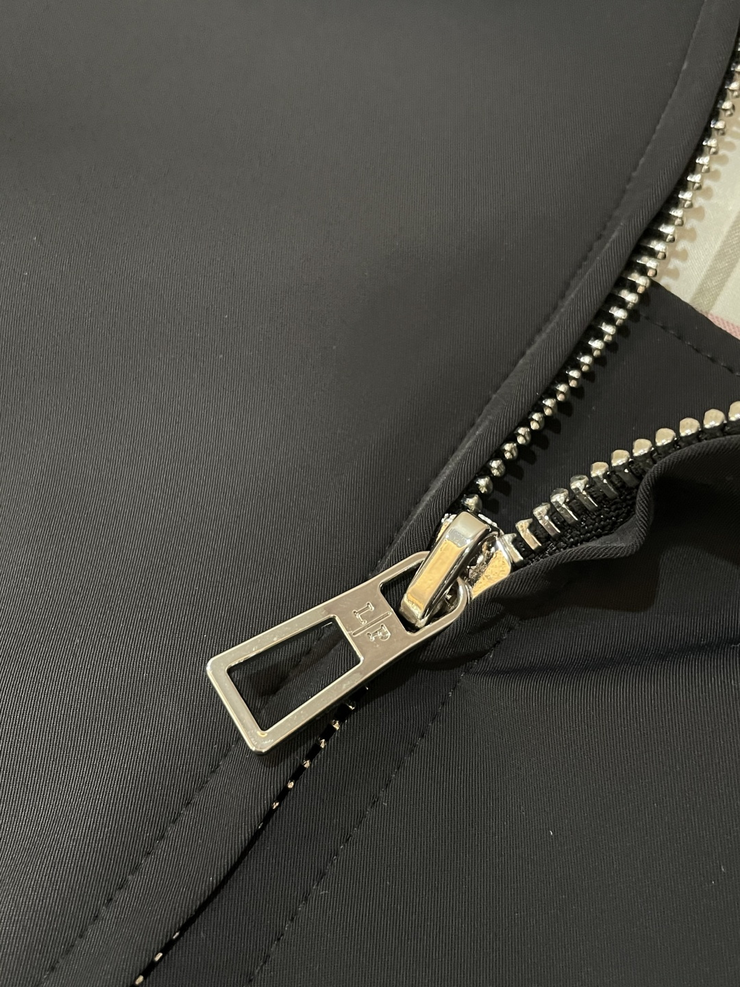 秋冬新款Loro Pi*na衬衣领尼龙夹克，高端精英男士必备极简都市外套。意大利同渠道稀有订单，精英级男