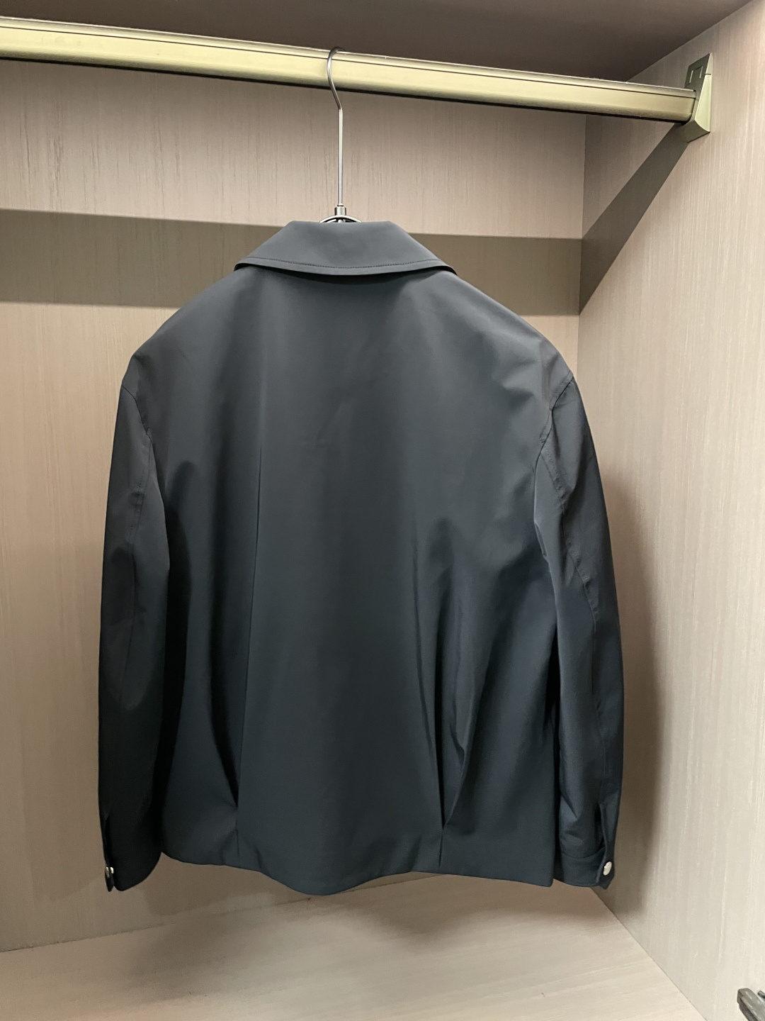 秋冬新款Loro Pi*na衬衣领尼龙夹克，高端精英男士必备极简都市外套。意大利同渠道稀有订单，精英级男