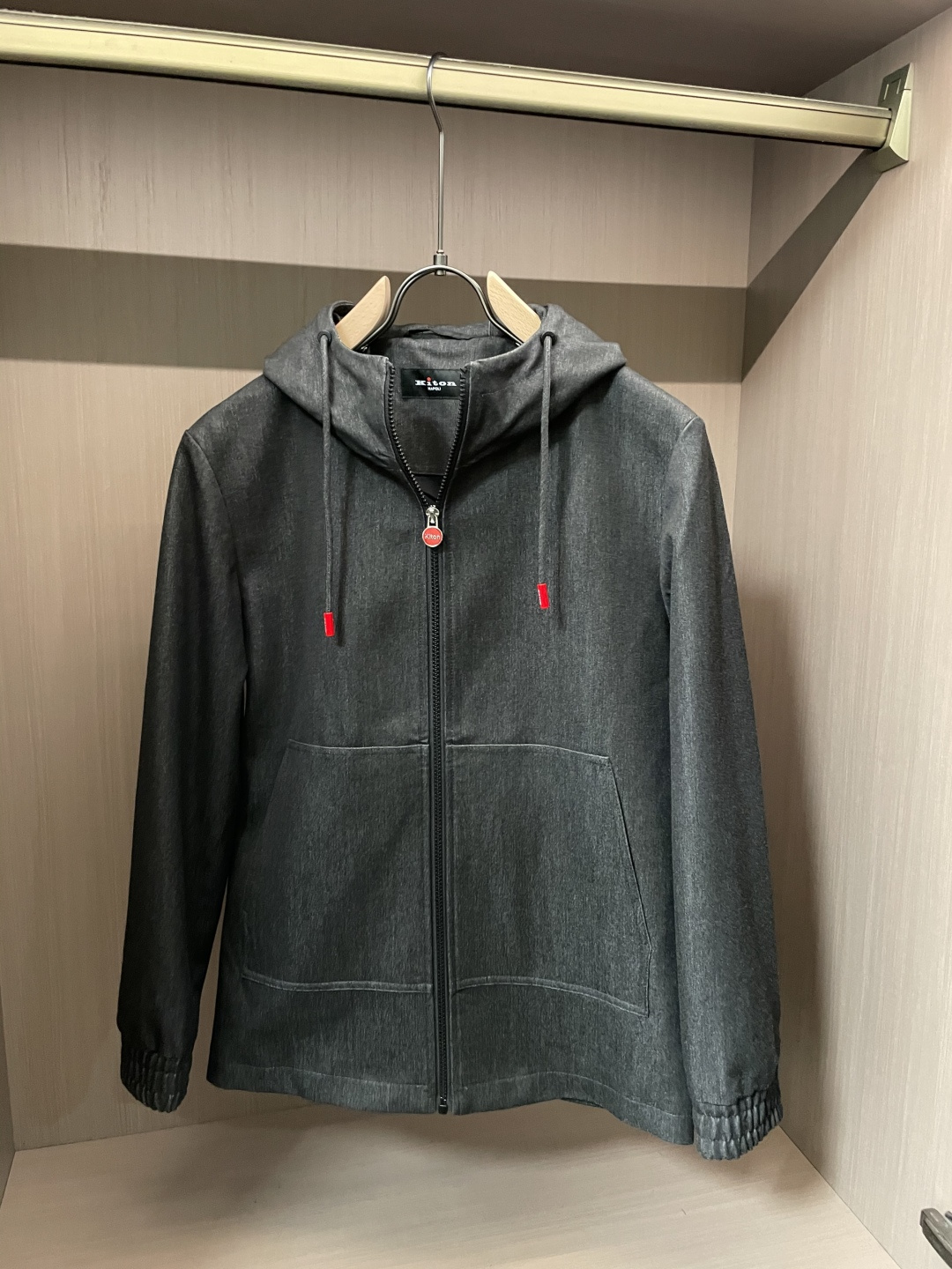 【新品】贸易公司渠道货,意大利原厂出品.2025秋冬新款Kiton奇顿羊毛混纺男士运动休闲连帽夹克外套.