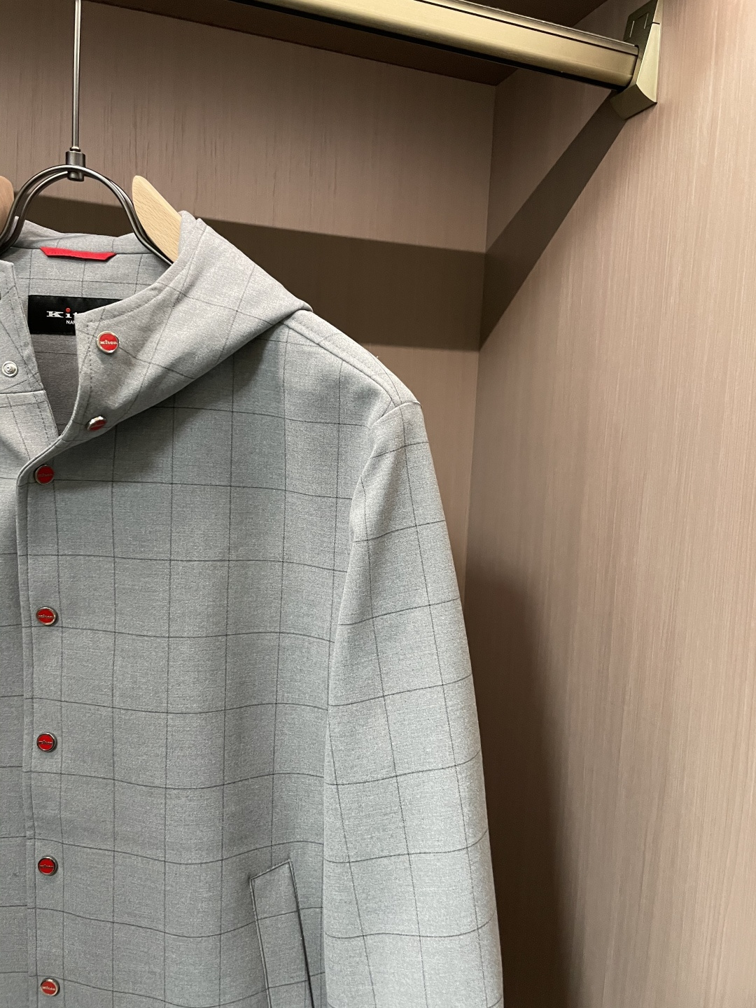 秋冬新款Kiton羊毛格子外套，精英男士必备商务休闲连帽夹克。极致简约且魅力十足的现象级单品，文艺十足的