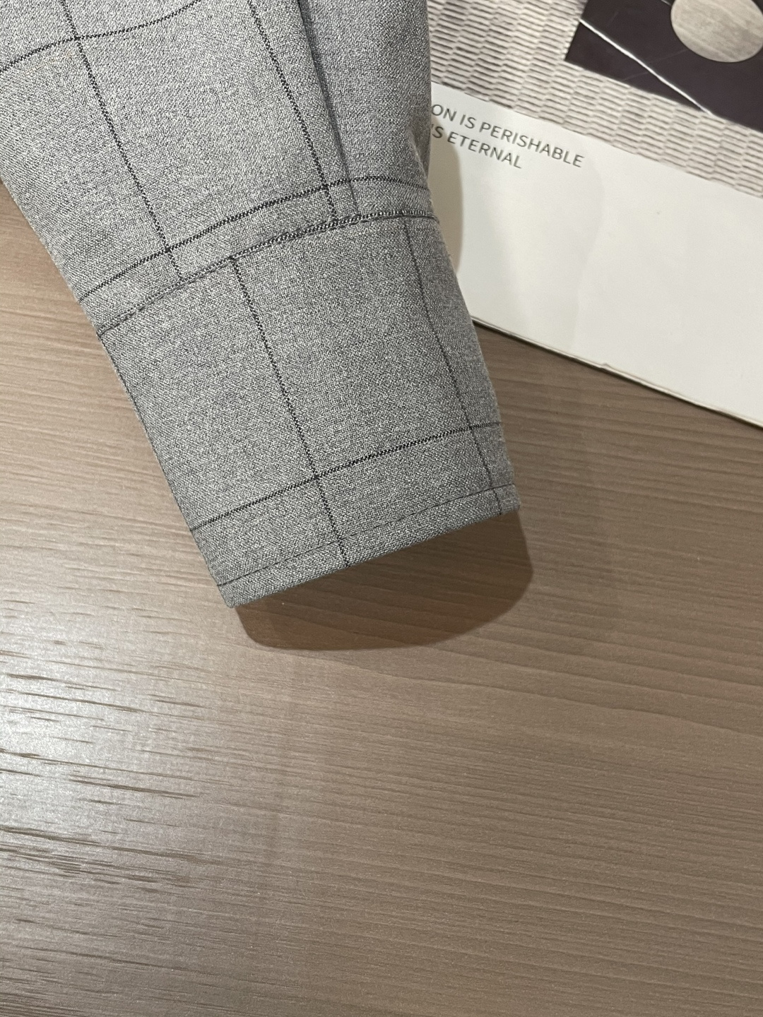 秋冬新款Kiton羊毛格子外套，精英男士必备商务休闲连帽夹克。极致简约且魅力十足的现象级单品，文艺十足的