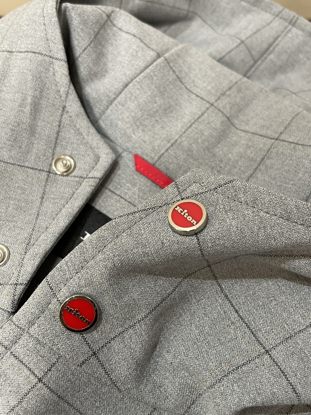 秋冬新款Kiton羊毛格子外套，精英男士必备商务休闲连帽夹克。极致简约且魅力十足的现象级单品，文艺十足的