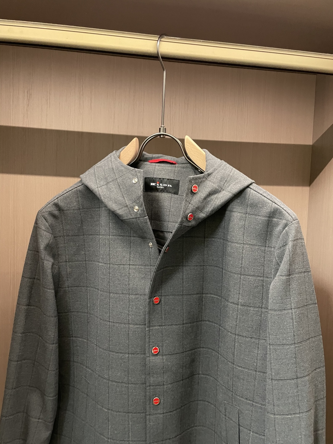 秋冬新款Kiton羊毛格子外套，精英男士必备商务休闲连帽夹克。极致简约且魅力十足的现象级单品，文艺十足的